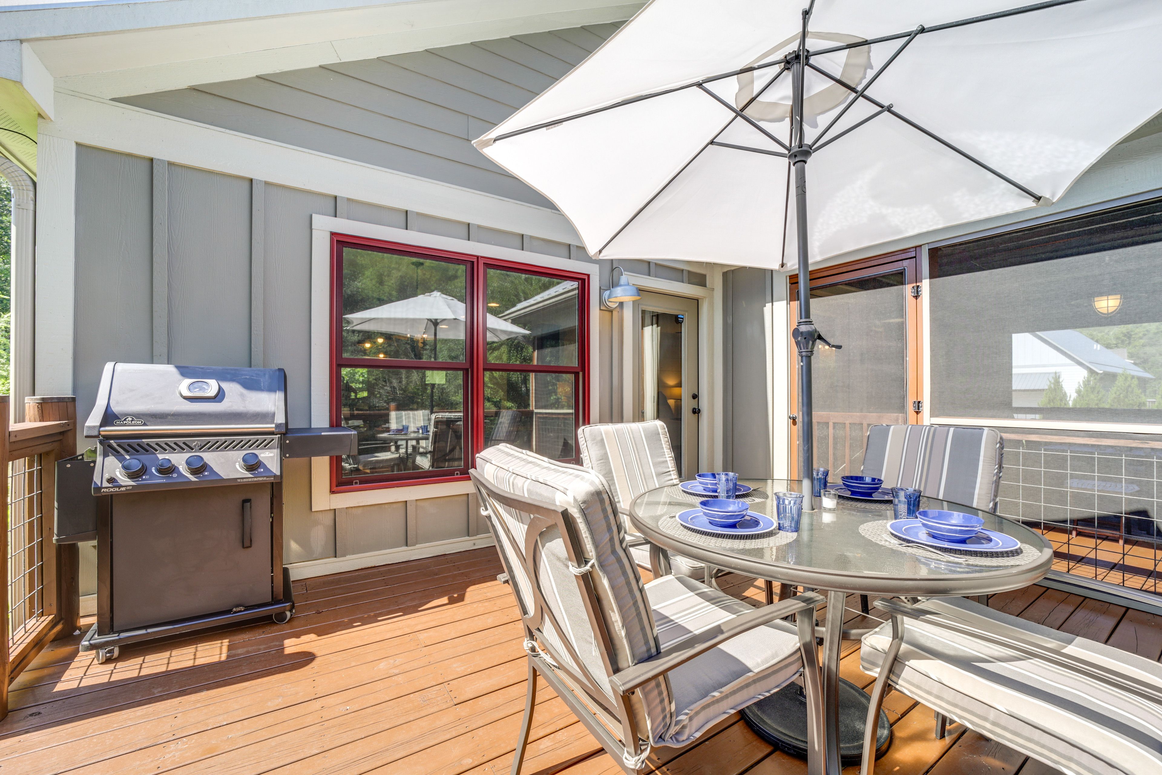 Deck | Gas Grill (Propane Provided)
