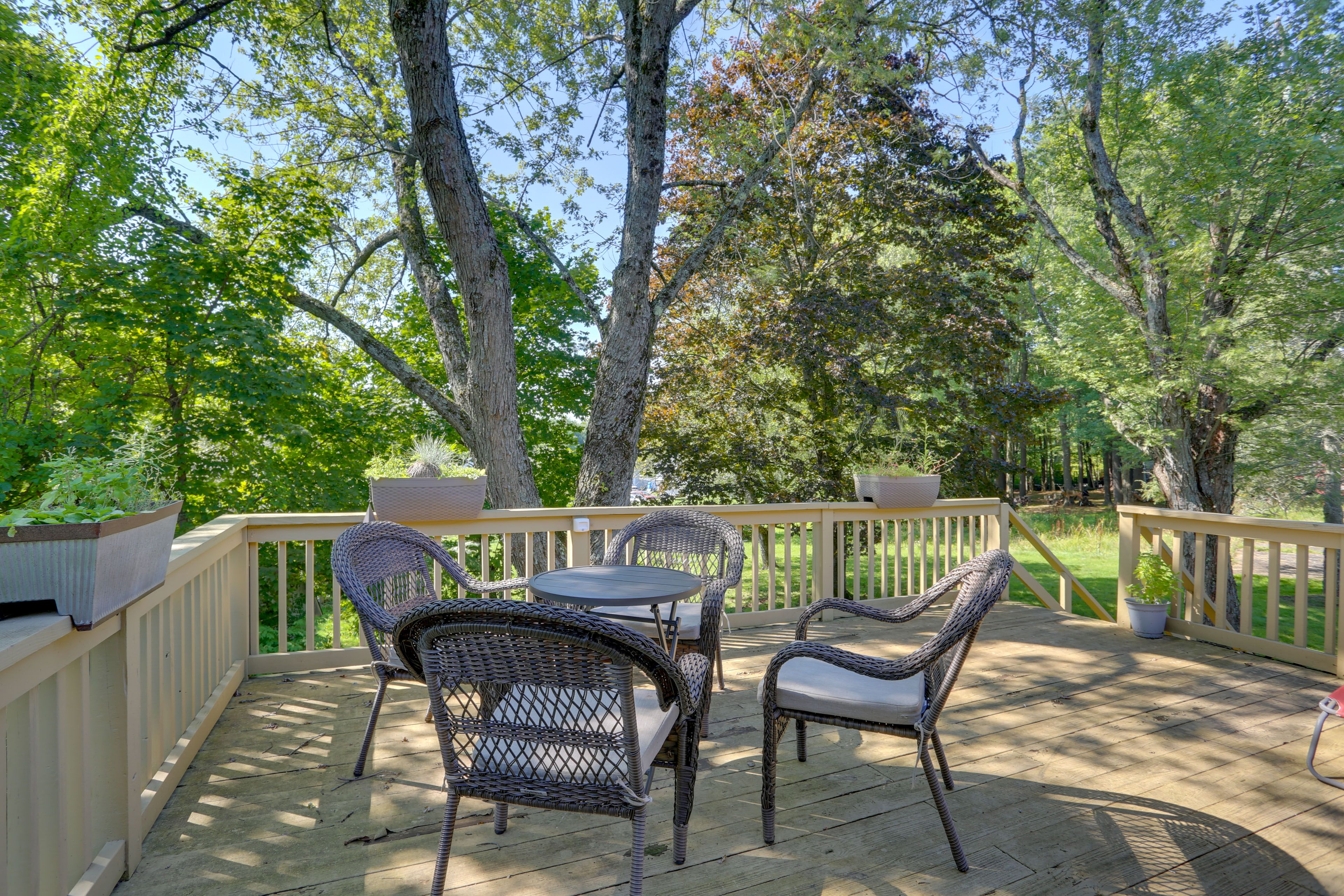 Private Deck | Outdoor Dining | Electric Grill