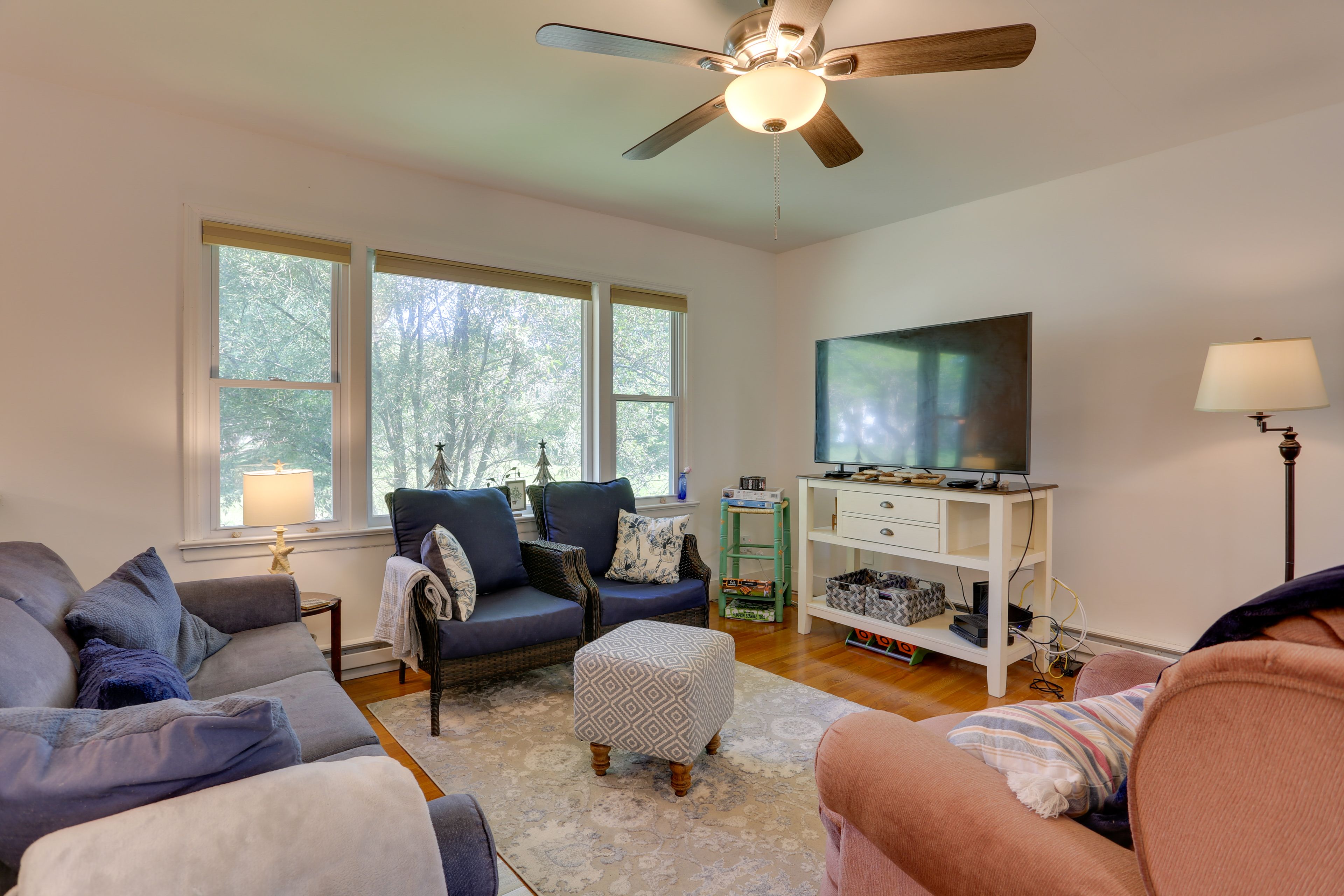 Living Room | Smart TV | Free WiFi