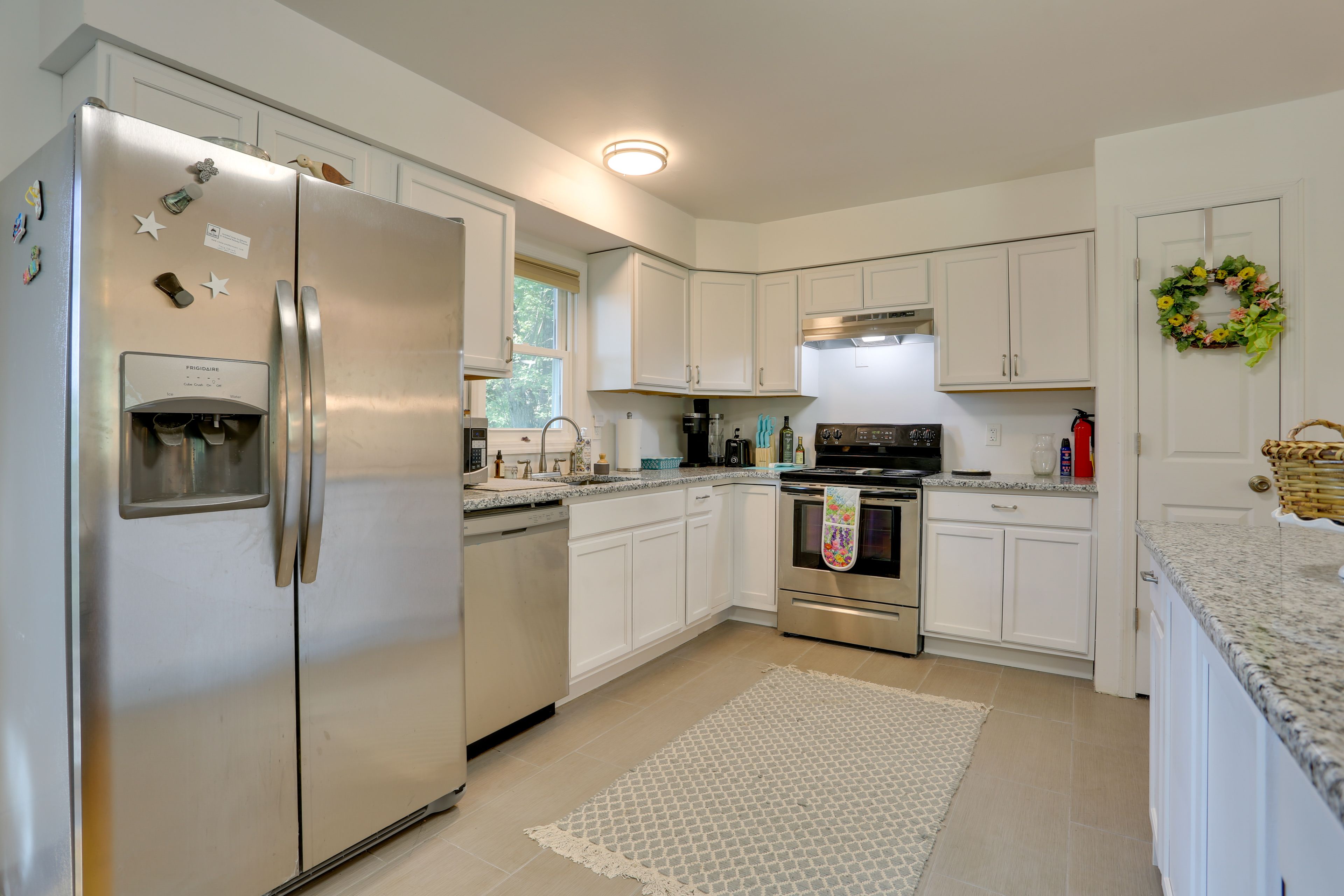 Kitchen | 2-Story House | 4 Mi to Resorts World Catskills