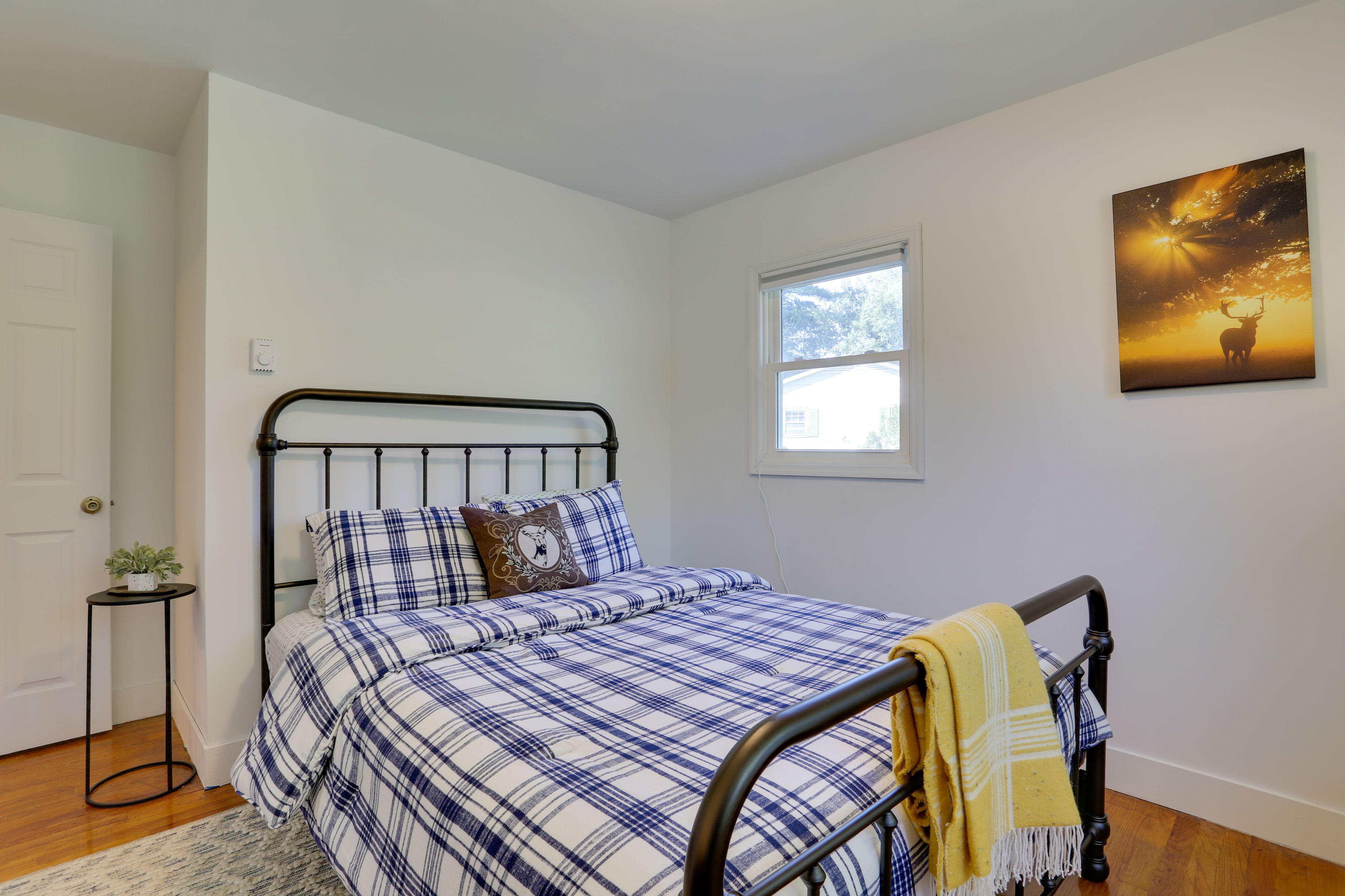 Bedroom 2 | Queen Bed