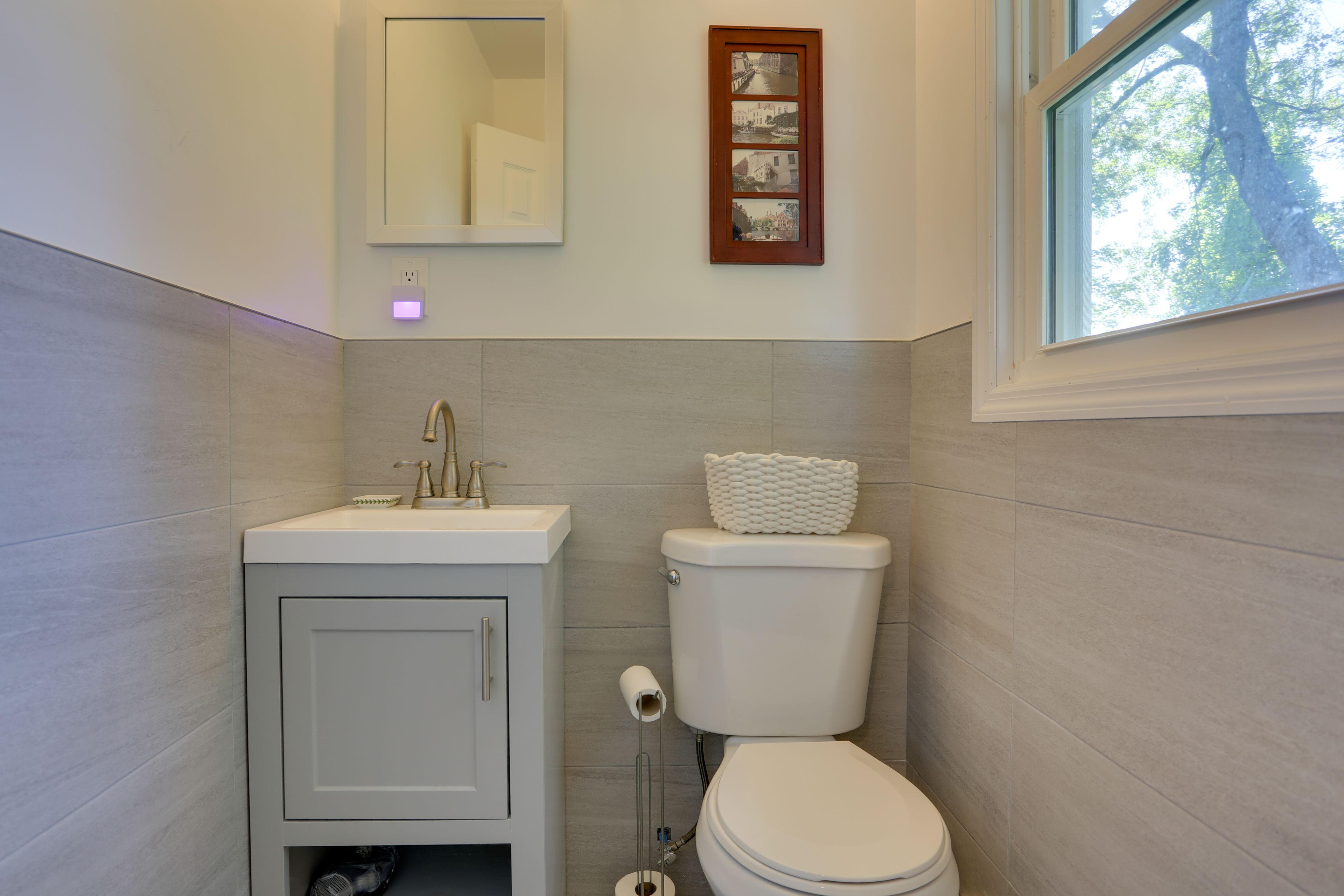 En-Suite Half Bathroom | Towels Provided