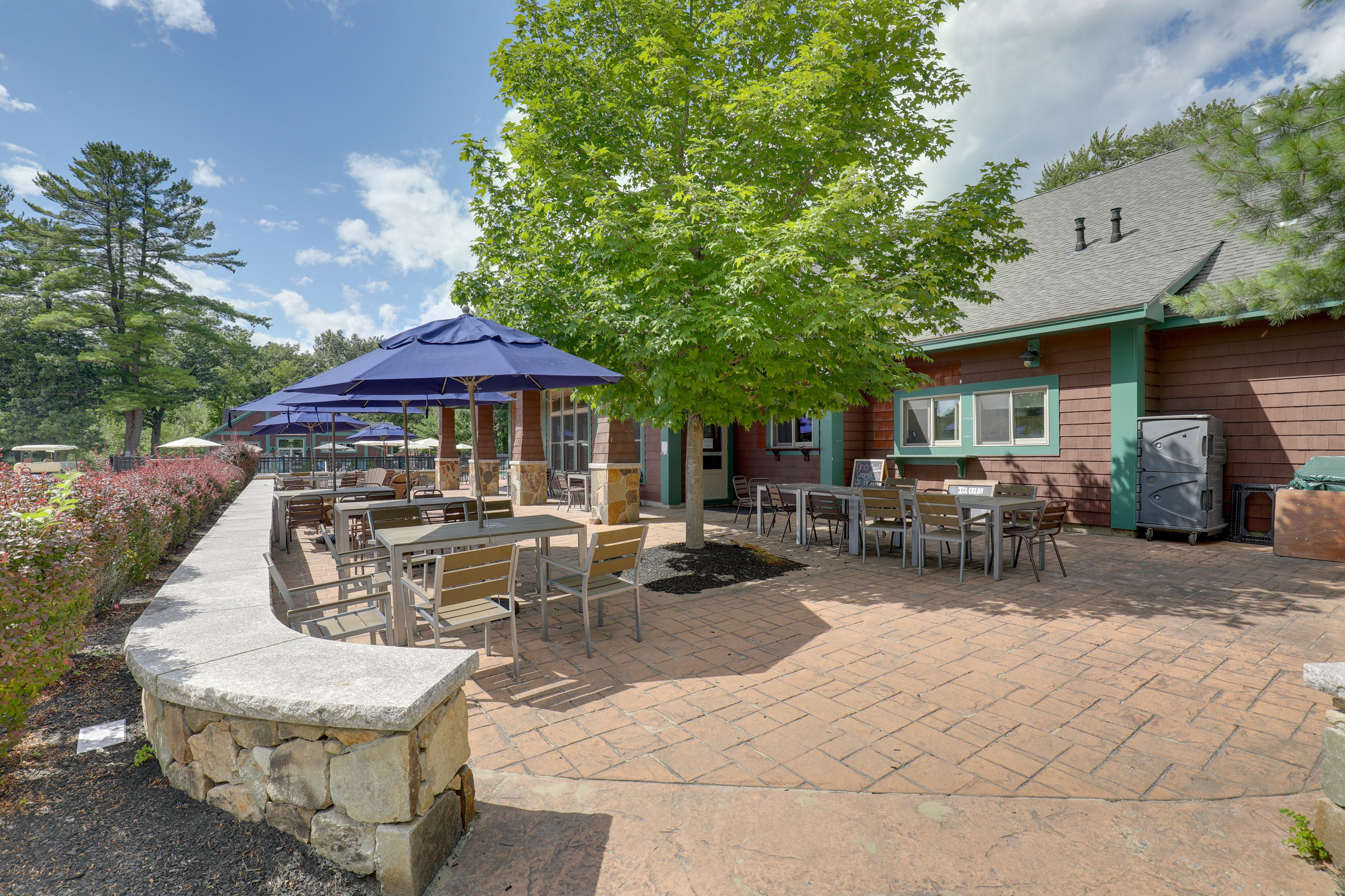 Clubhouse | Bar & Restaurant