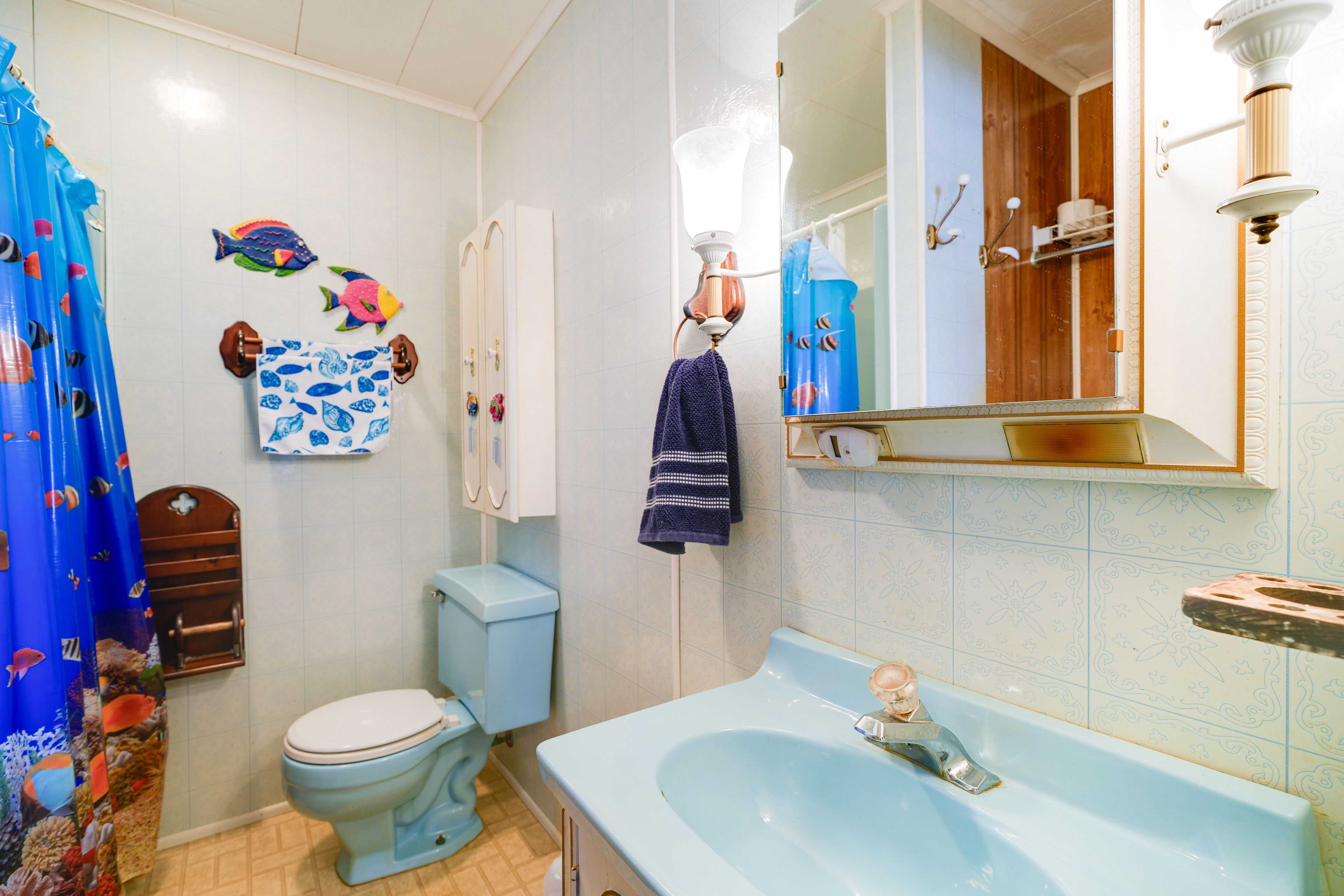 Full Bathroom | Towels Provided | Complimentary Toiletries