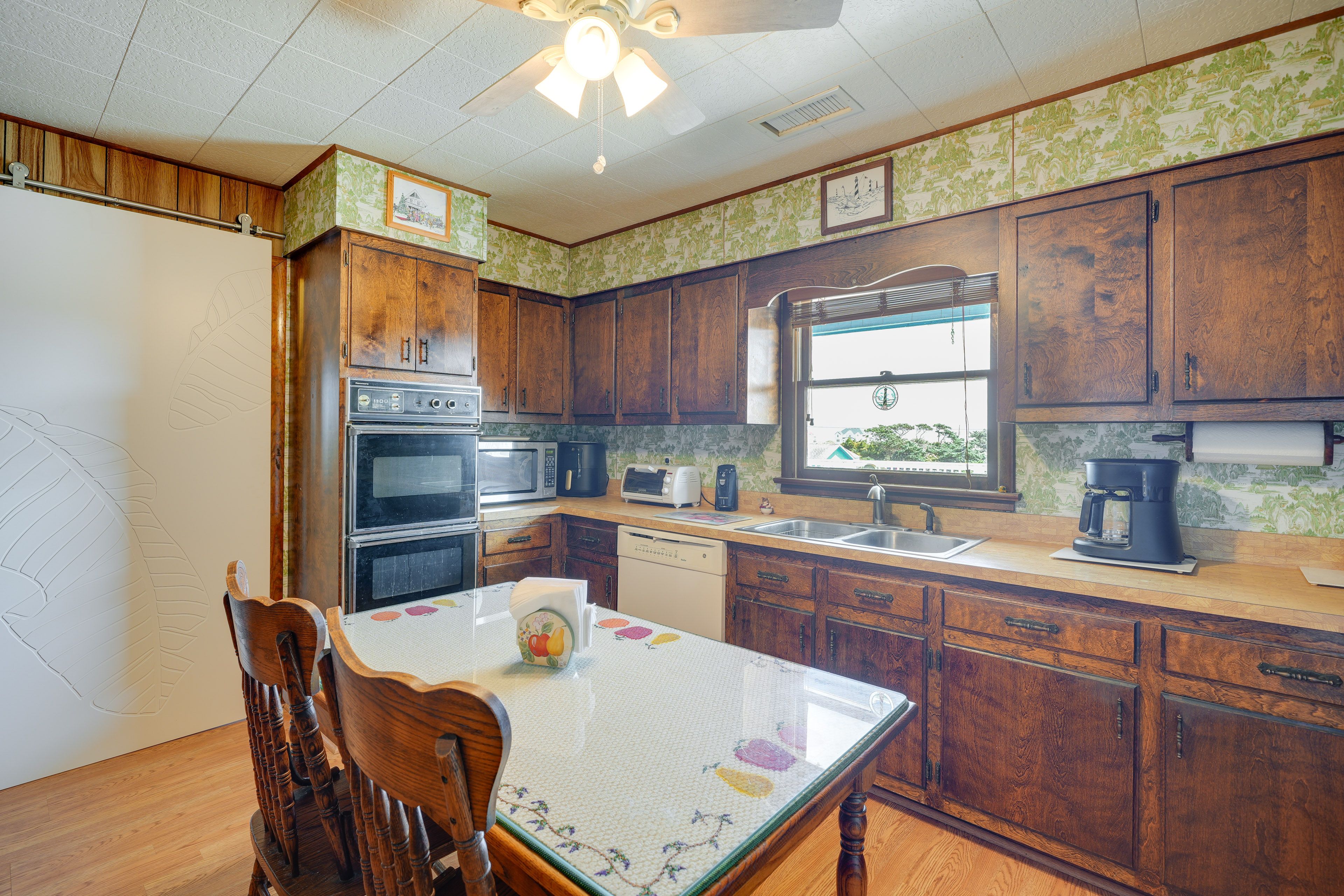 Kitchen | Cooking Basics | Coffee Maker | Paper Towels/Trash Bags Provided