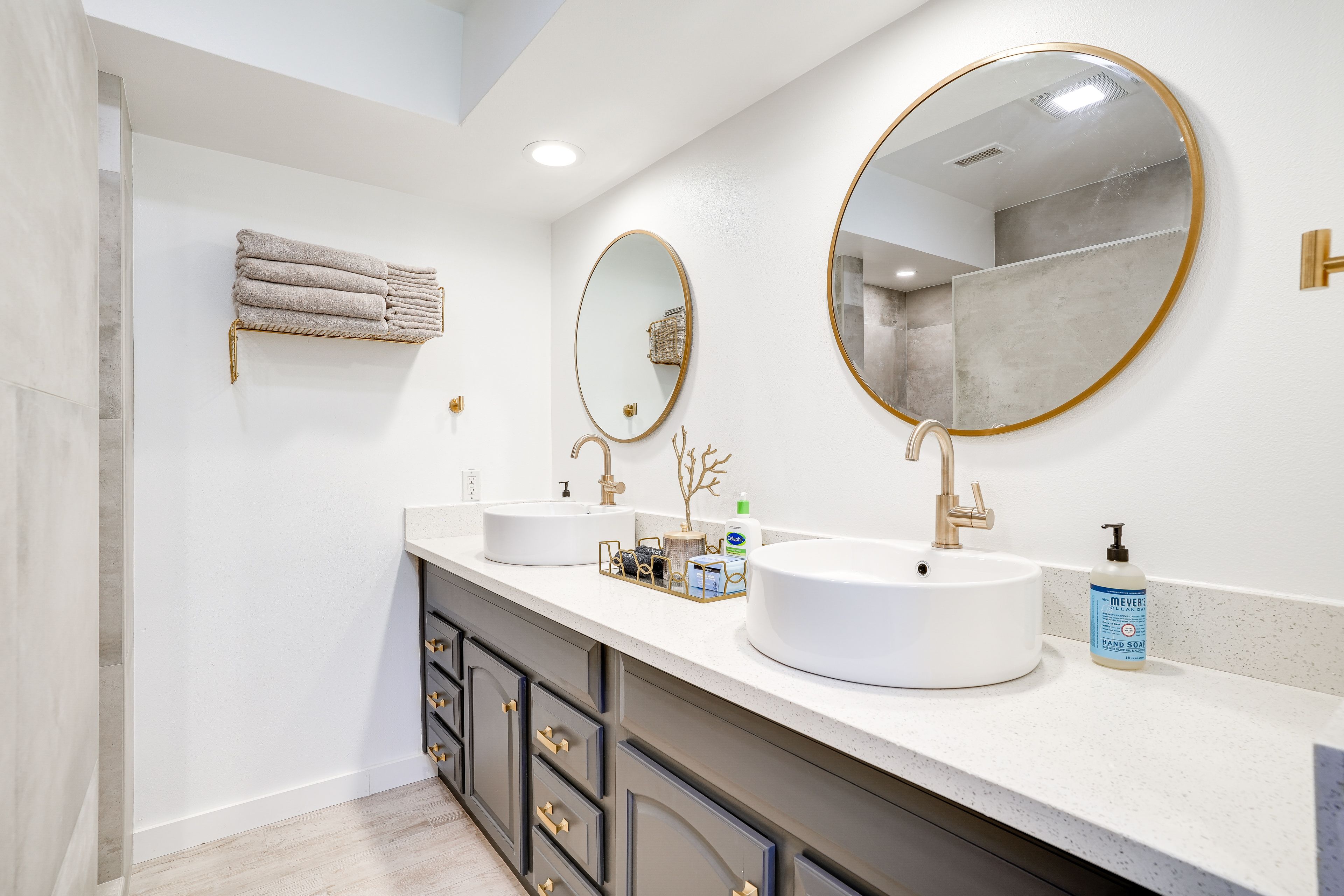 Full Bathroom | Complimentary Toiletries
