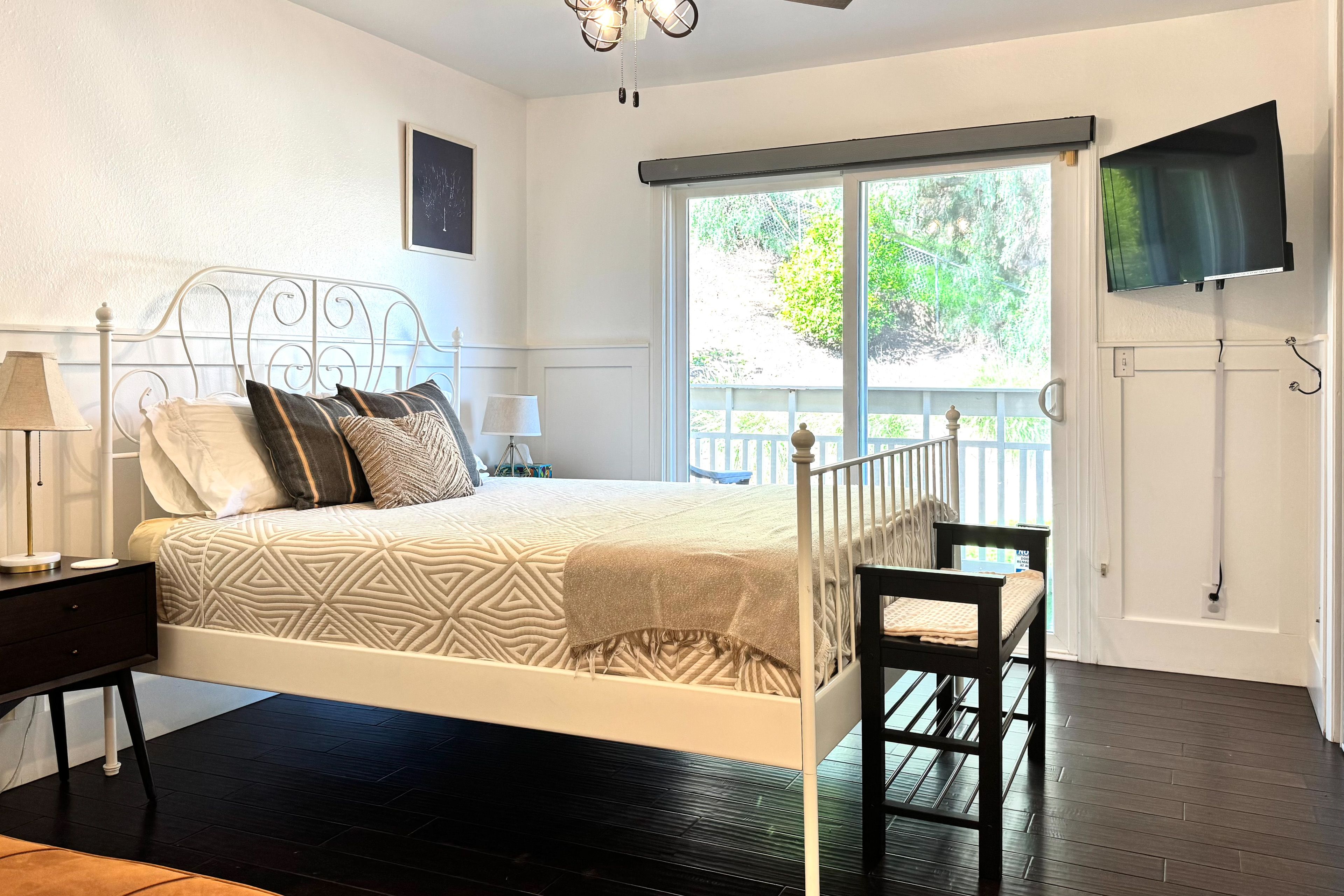 Bedroom 2 | Queen Bed | Futon