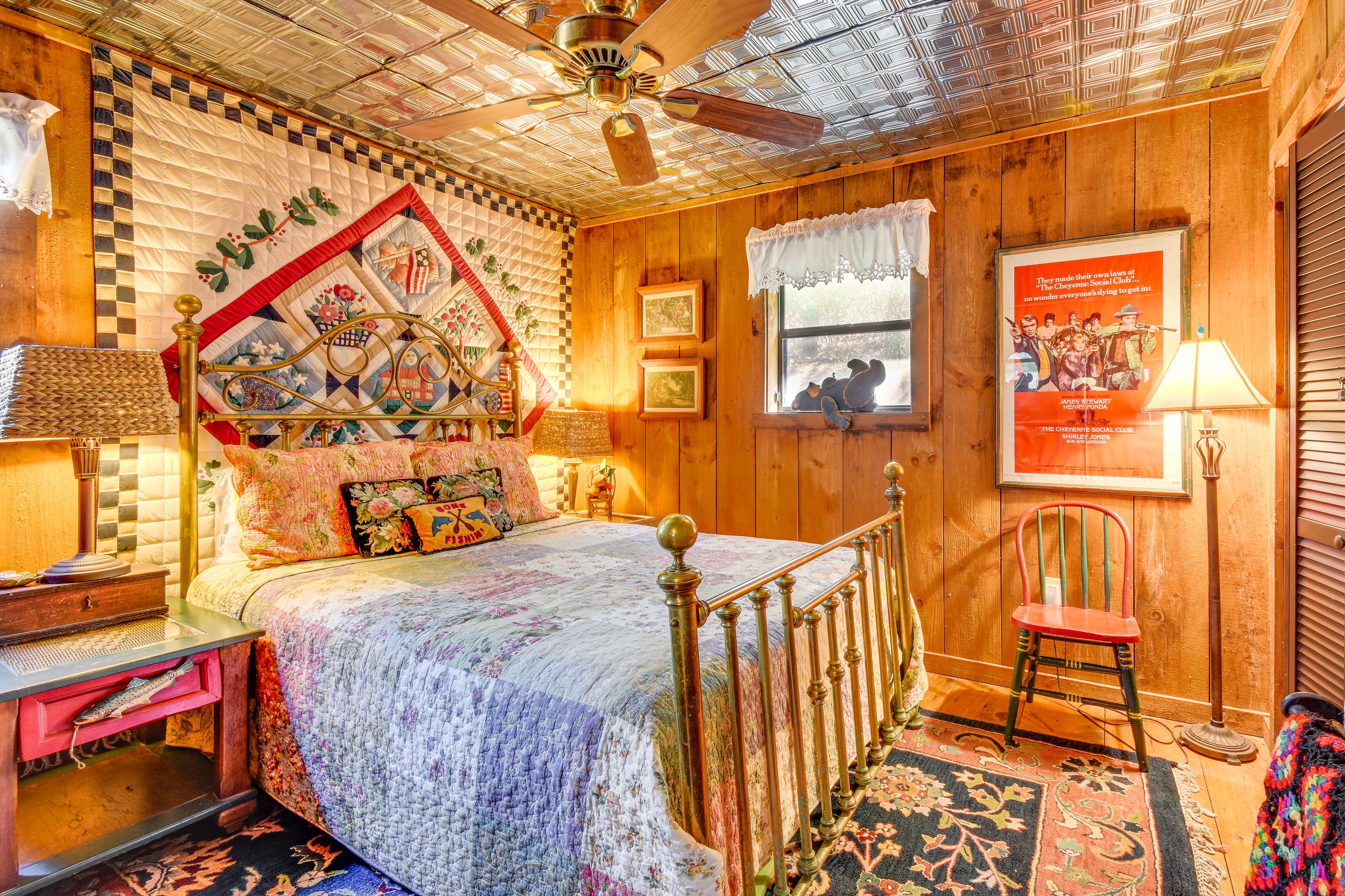 Bedroom | Queen Bed | 1st Floor