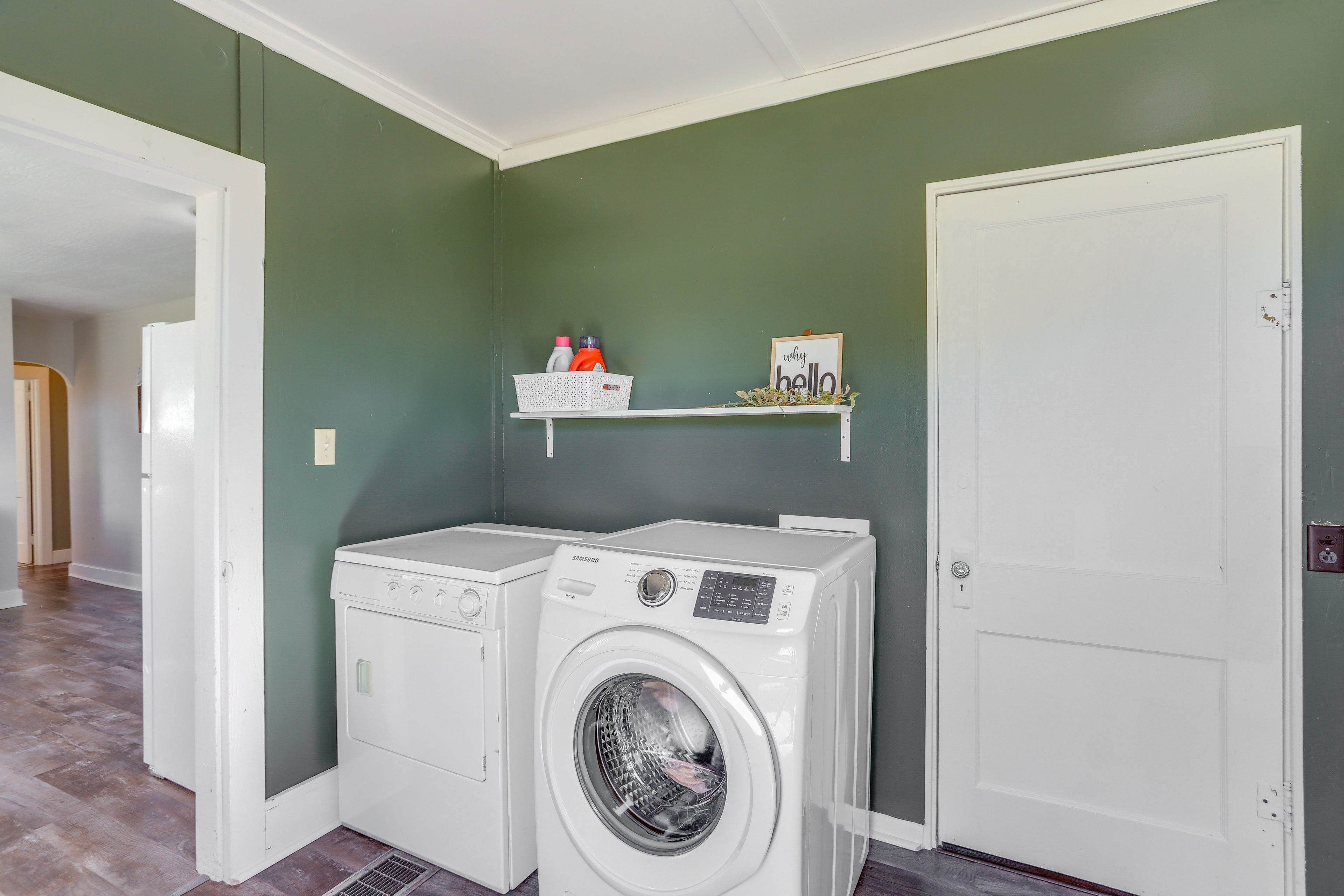 Laundry Area | Detergent Provided