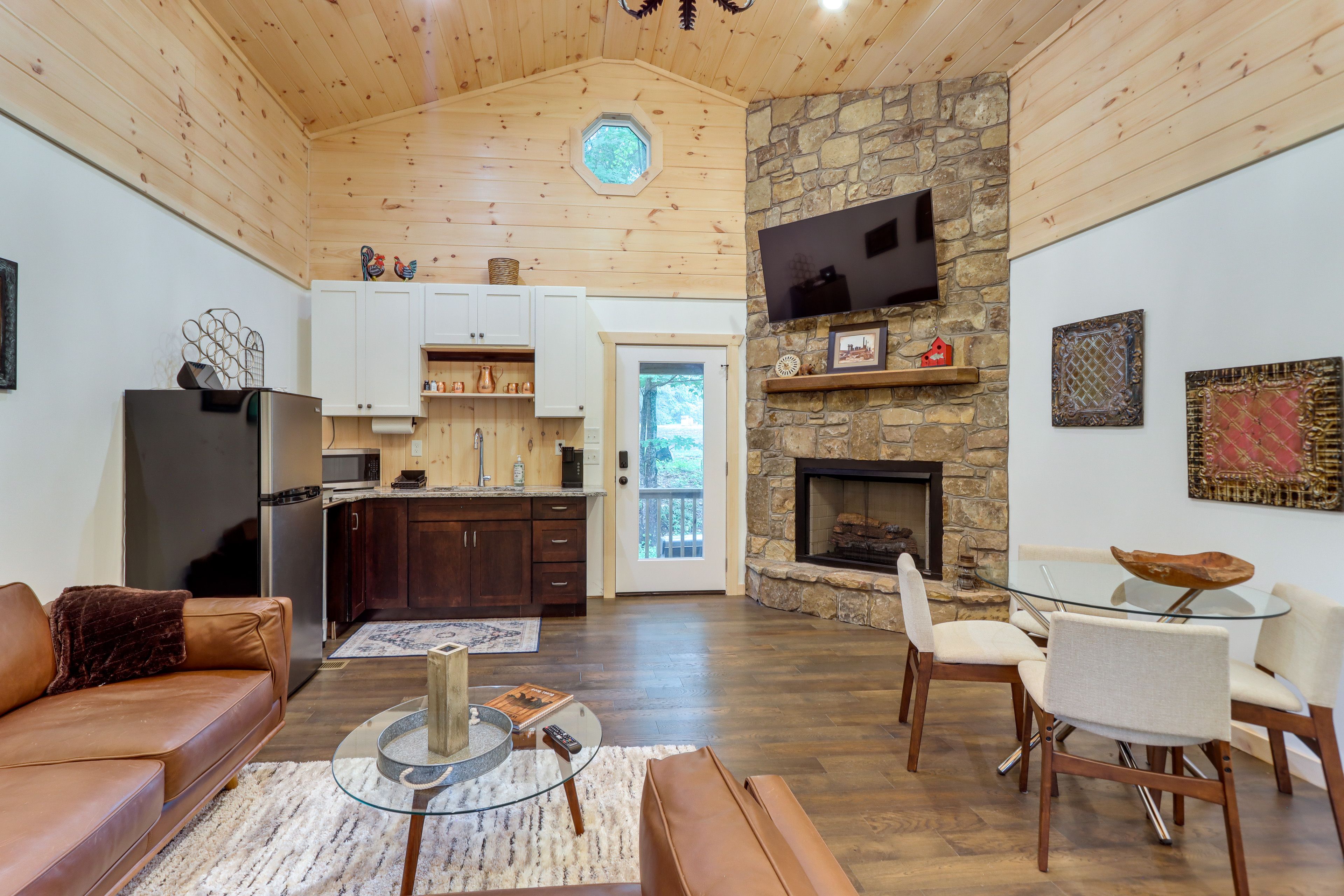 Living Room | Indoor Fireplace | Central Air Conditioning