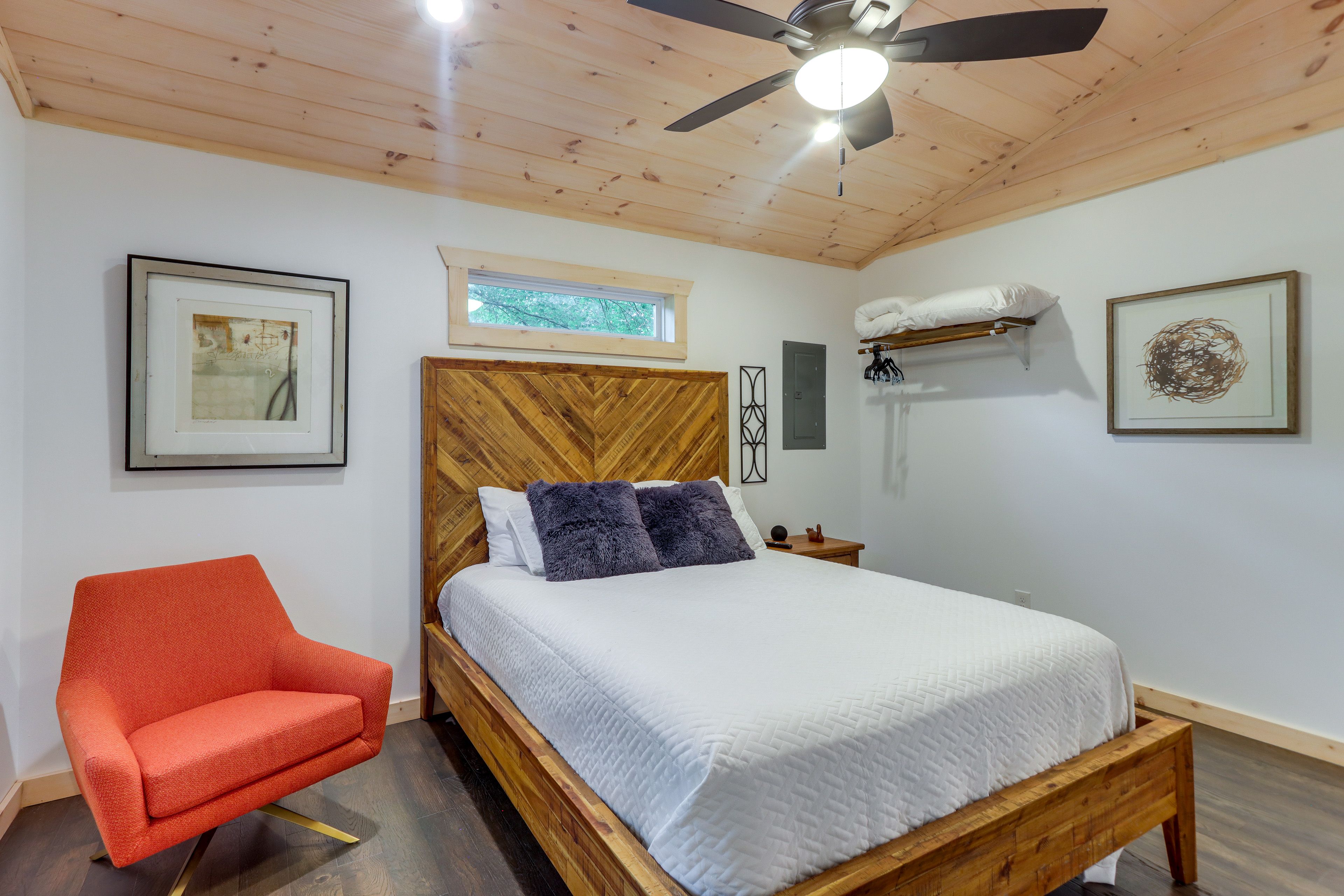 Bedroom 1 | Queen Bed | Linens Provided