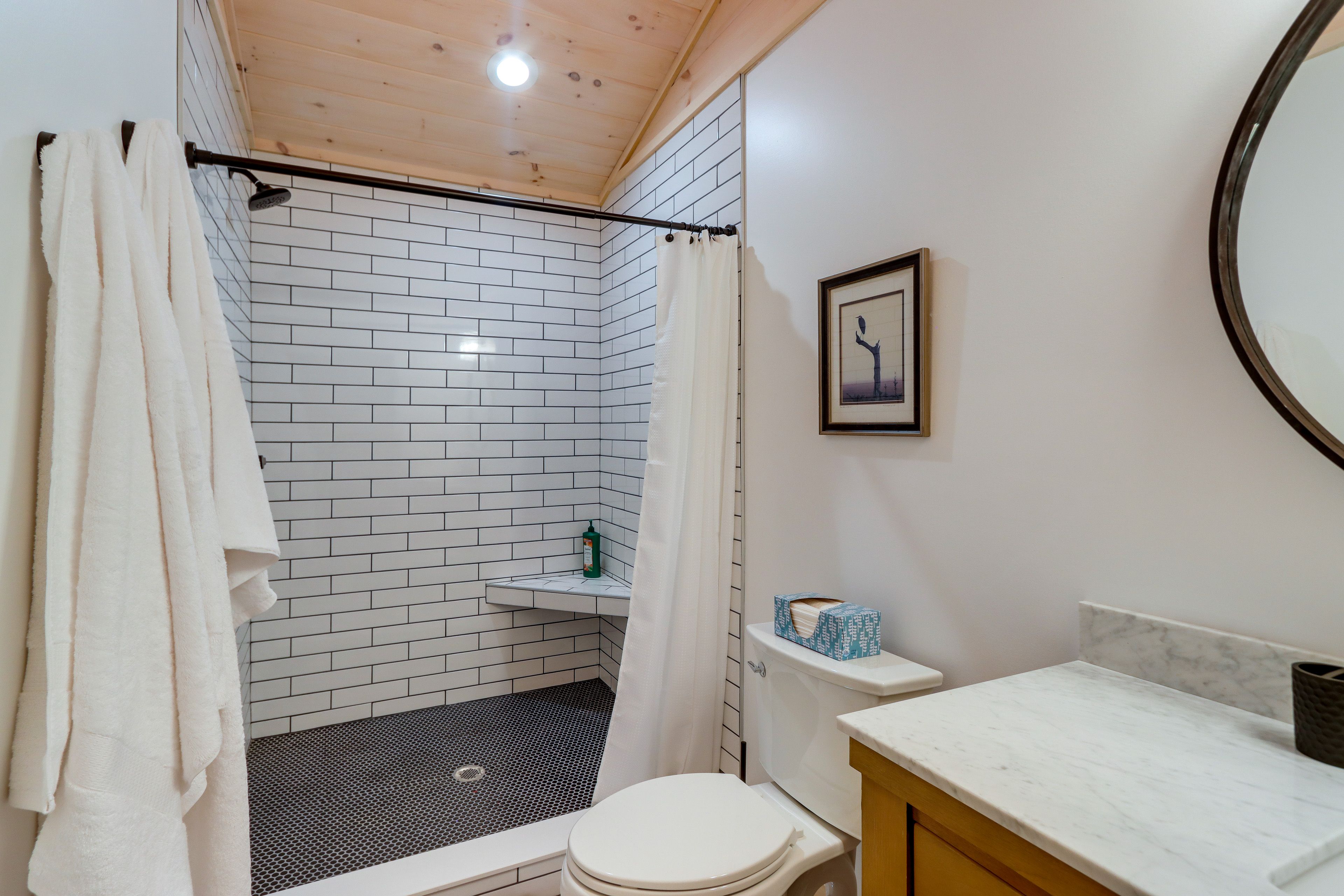 Full Bathroom | Towels Provided | Hair Dryer