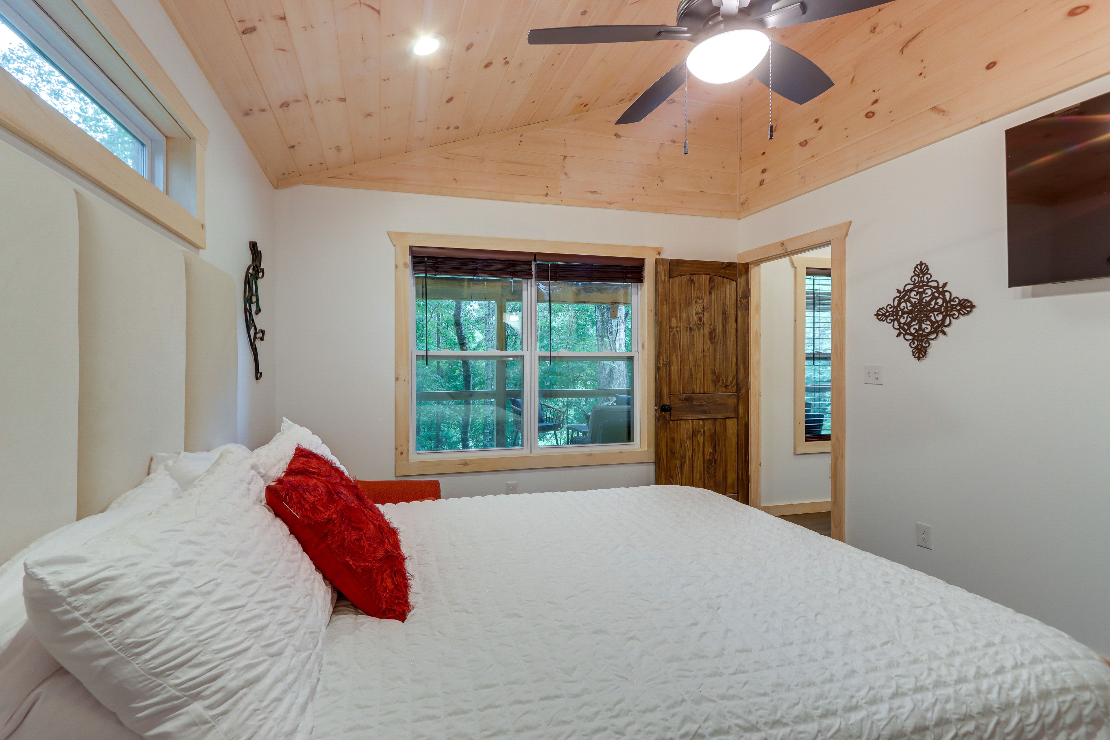 Bedroom 2 | Queen Bed | Ceiling Fans