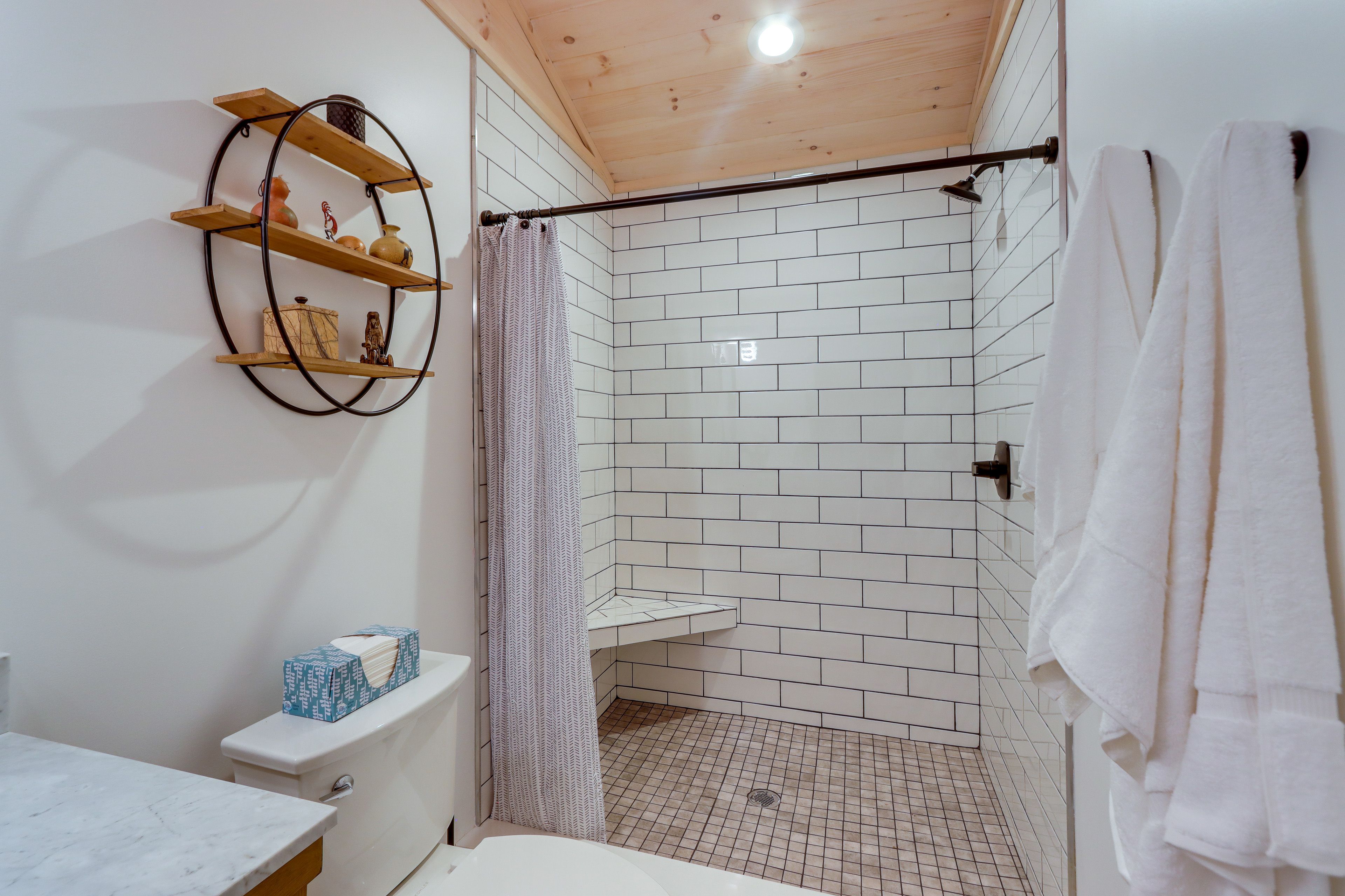 Full Bathroom | Complimentary Toiletries