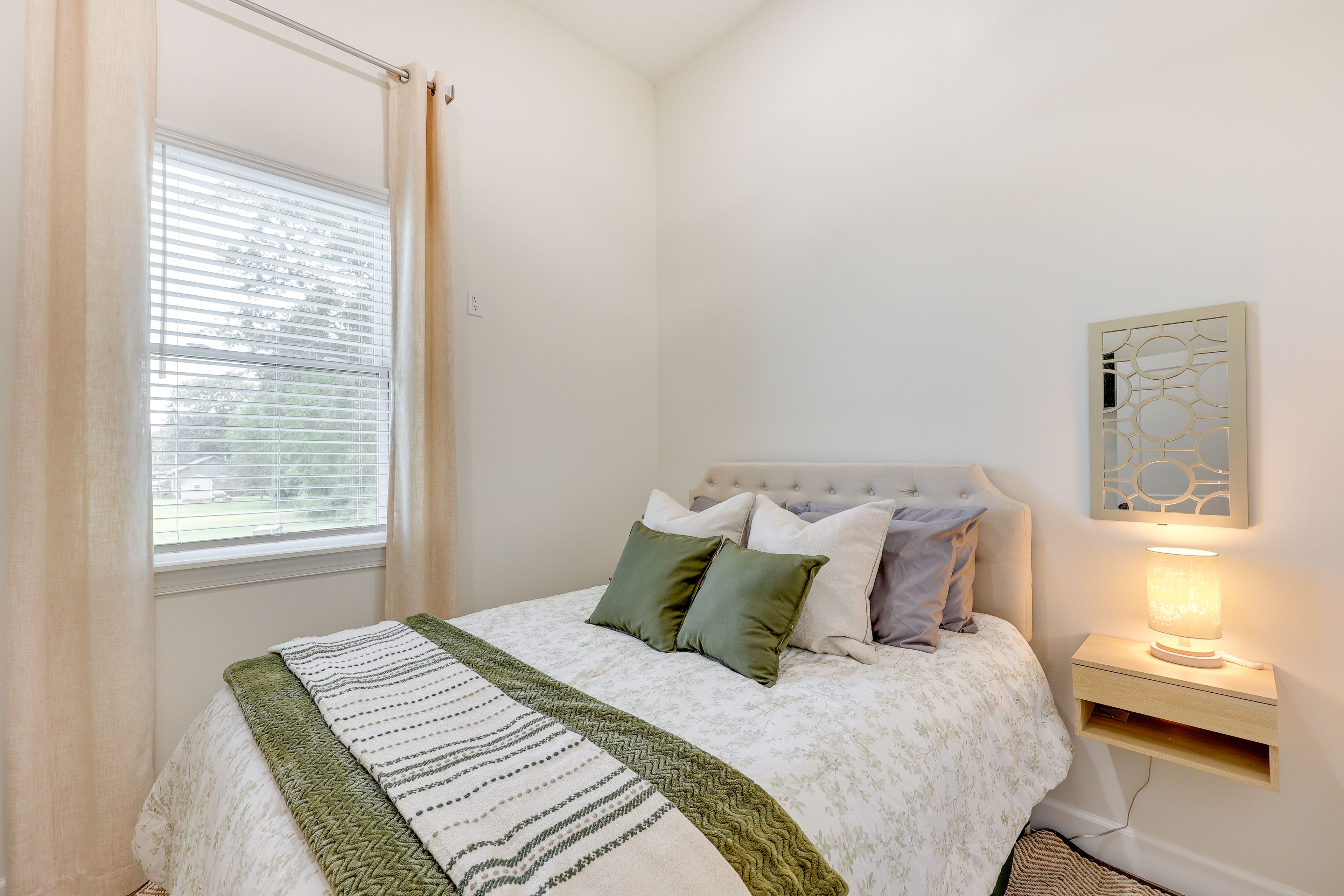 Bedroom 3 | Queen Bed | Smart TV