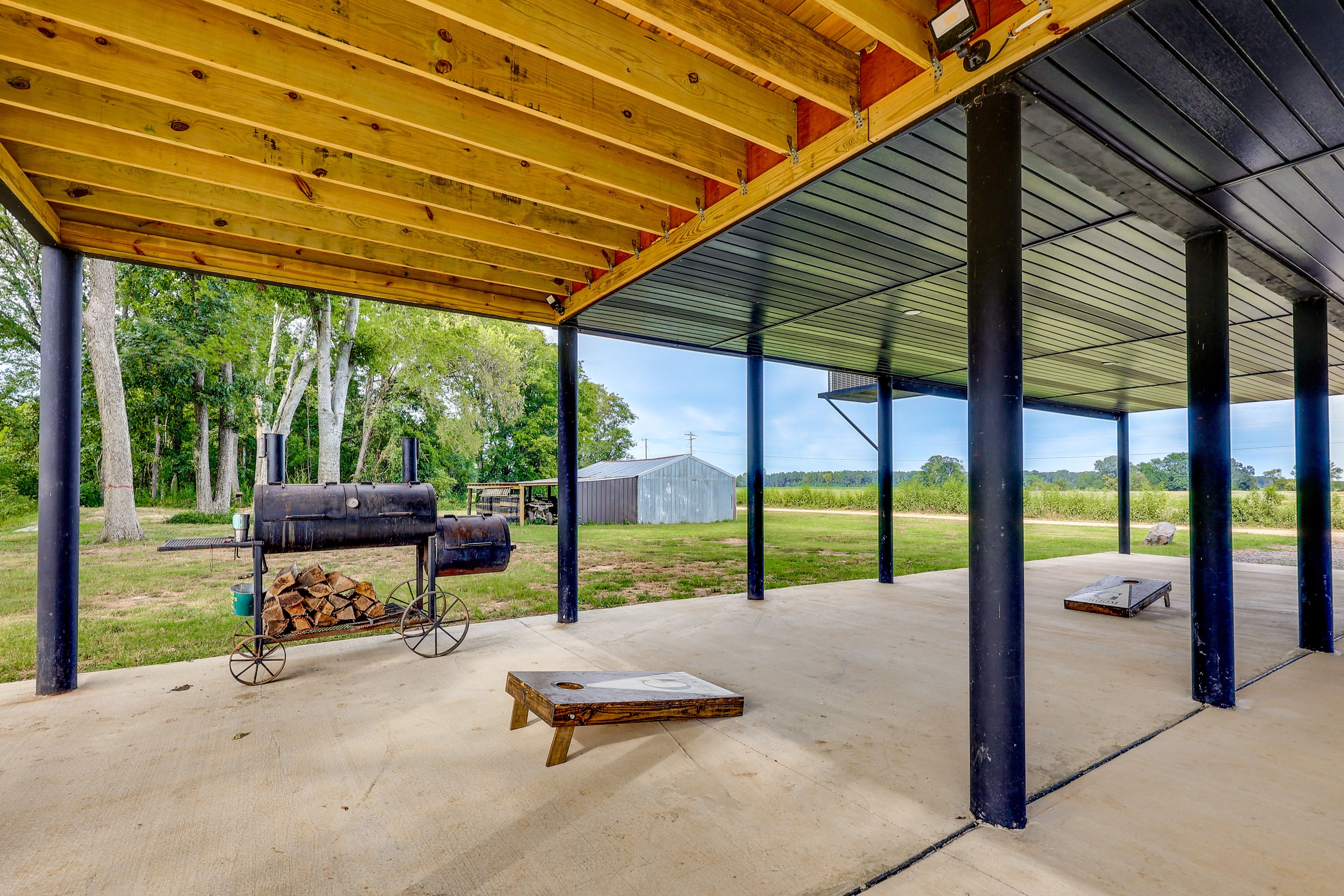 Covered Patio | Smoker | Cornhole