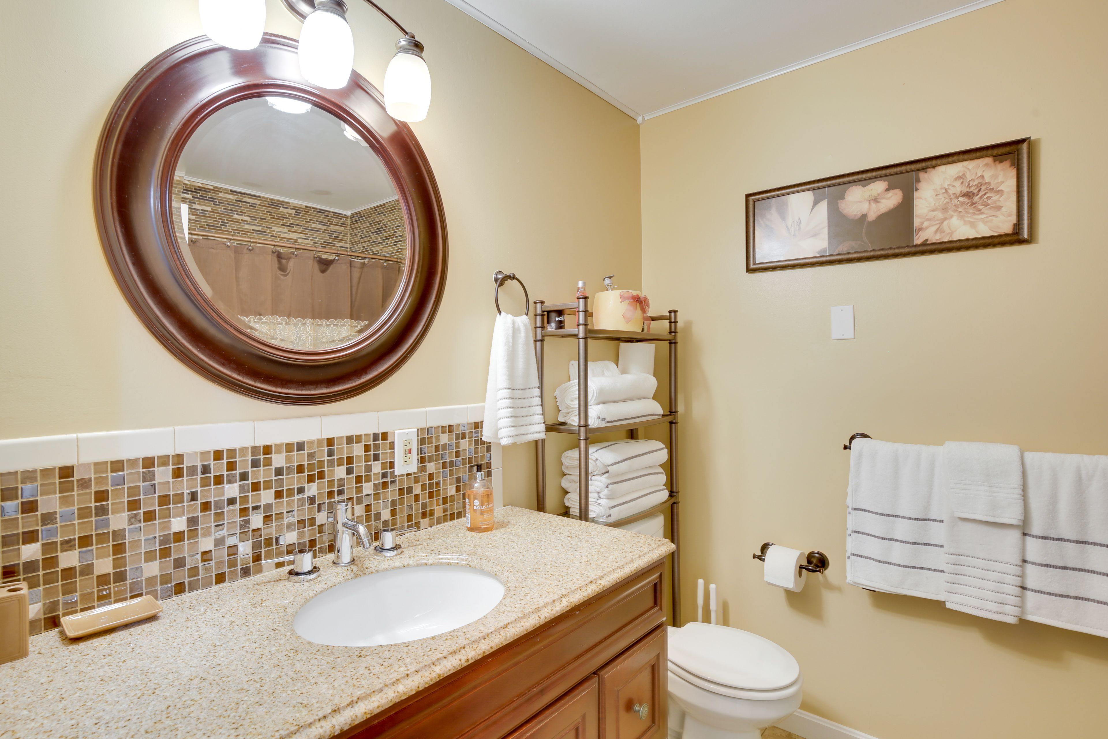 Full Bathroom | 1st Floor | Hair Dryer