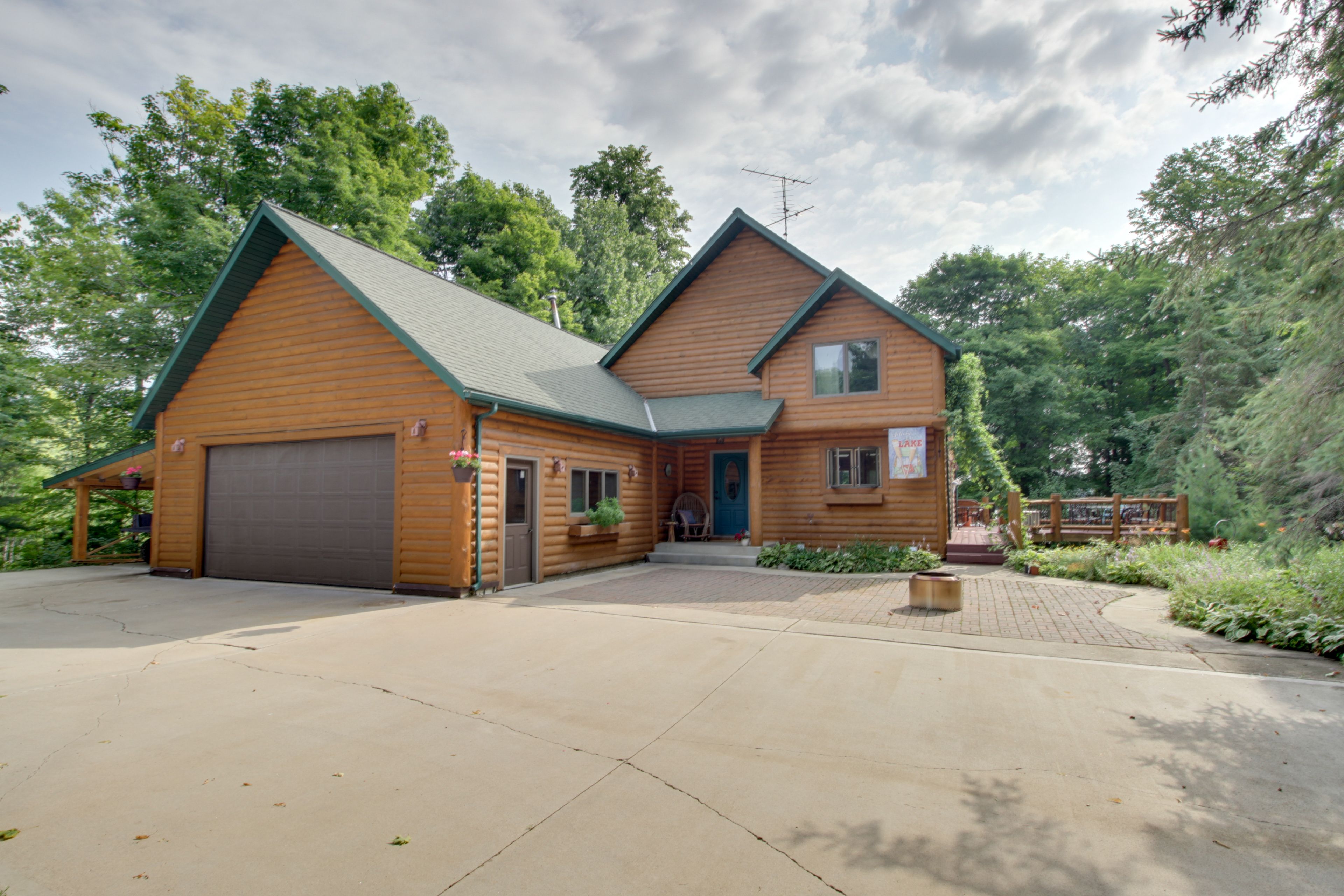 Parking | Shared Driveway (3 Vehicles)