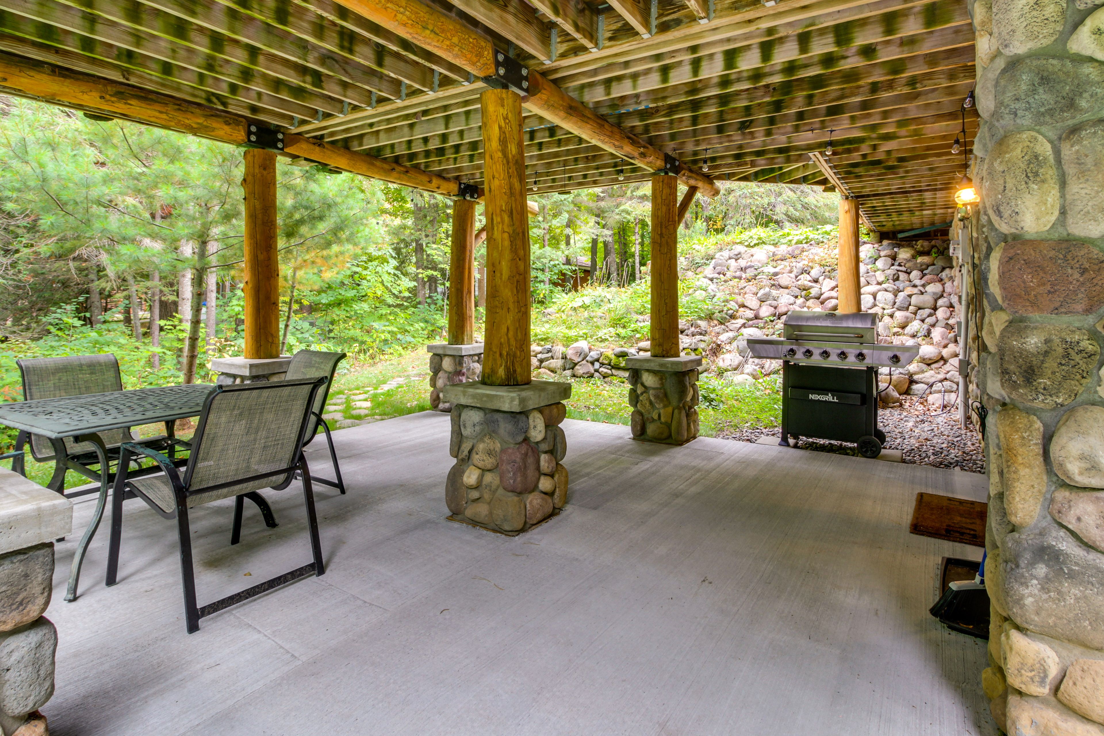 Private Patio | Gas Grill