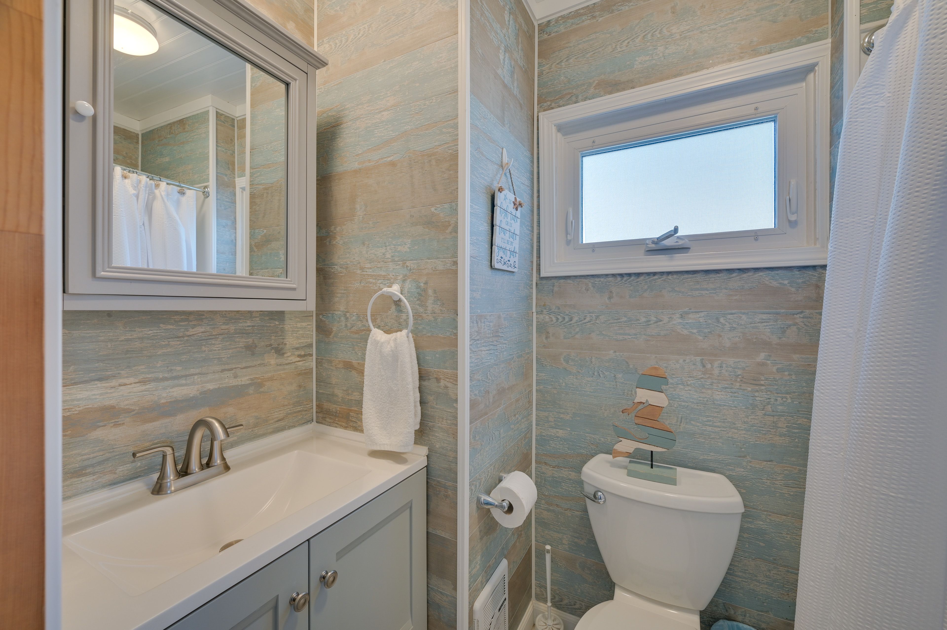 Full Bathroom | Complimentary Toiletries