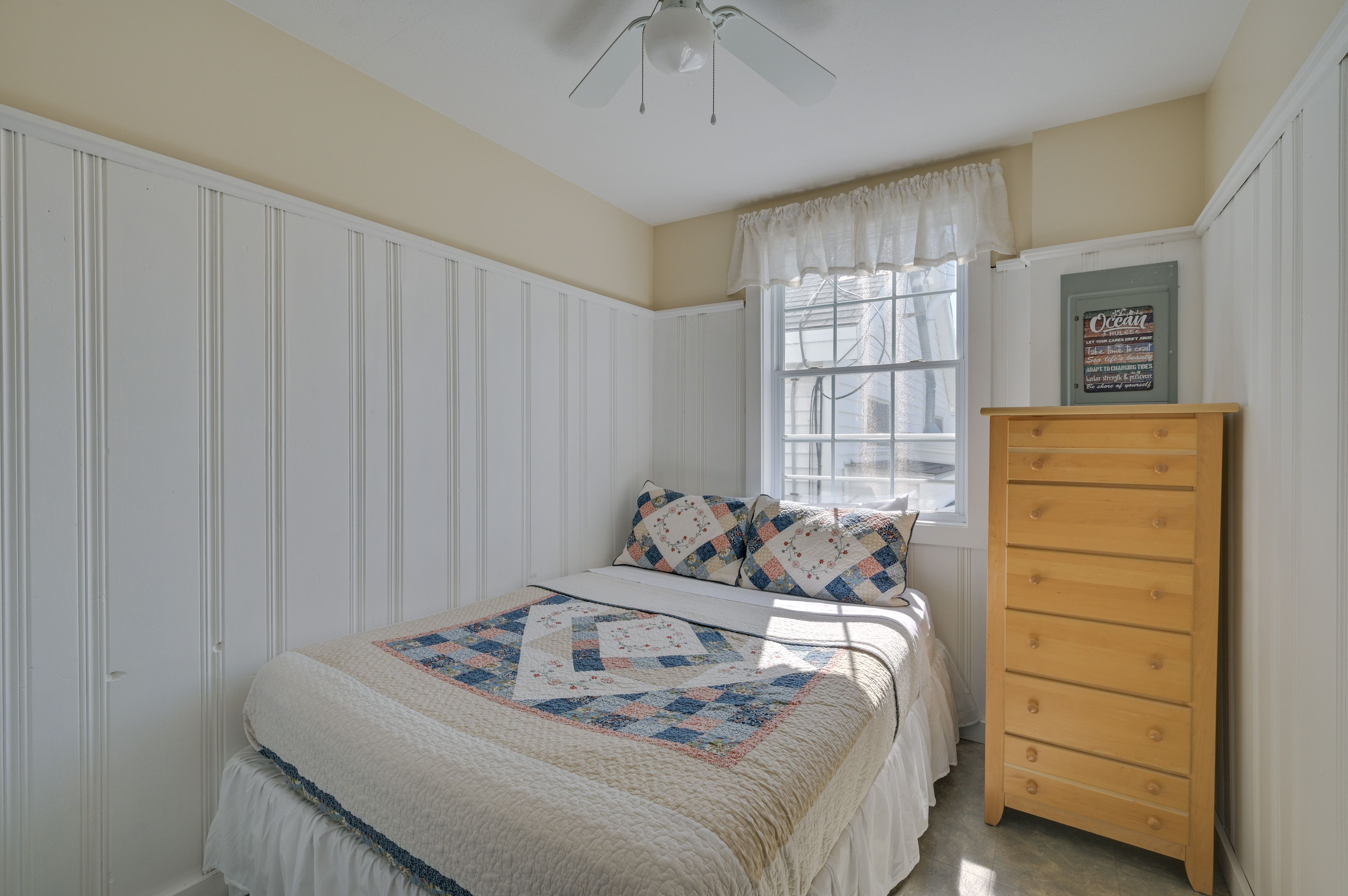 Bedroom 1 | Queen Bed | Smart TV