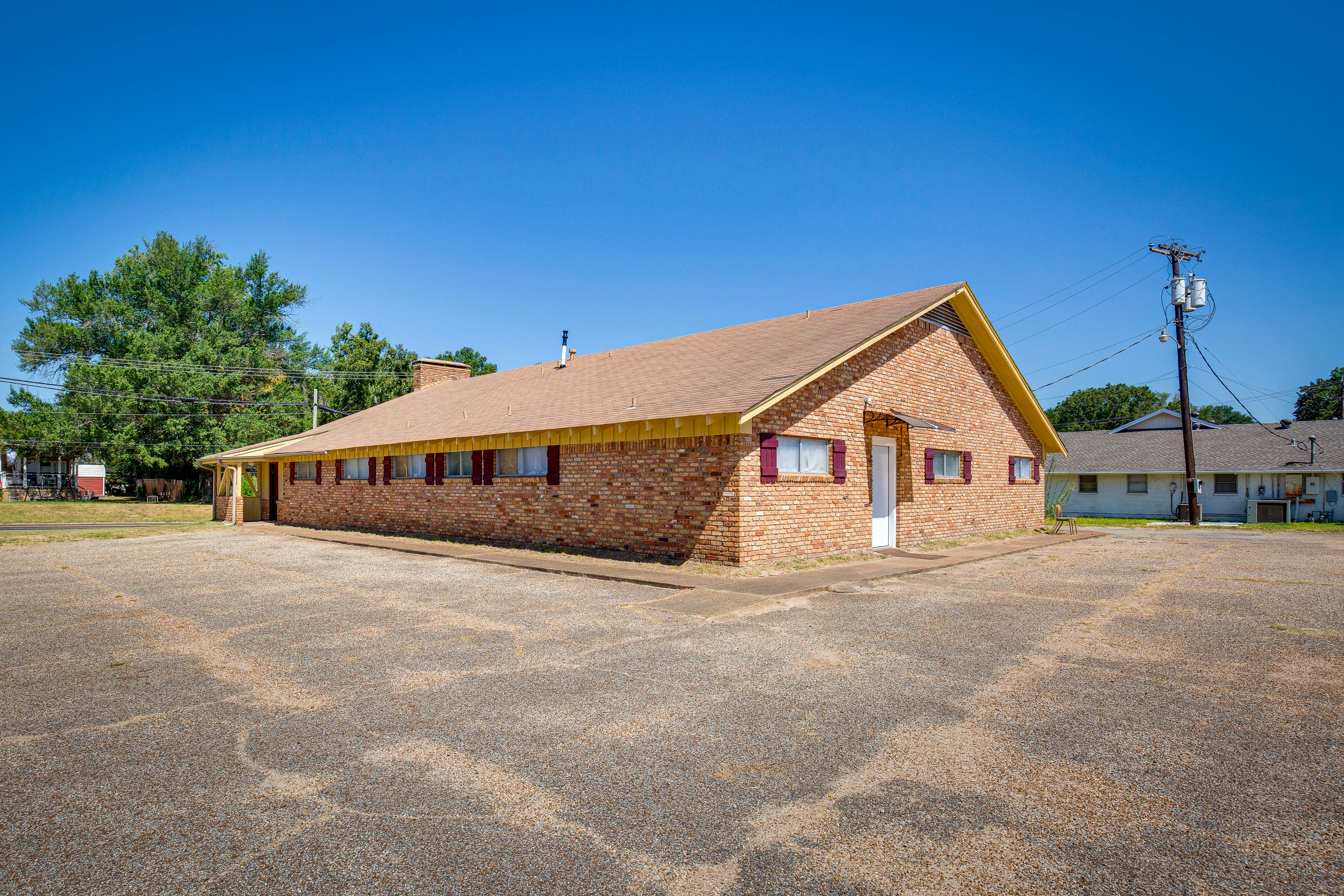House Exterior | Parking | Driveway (7 Vehicles)