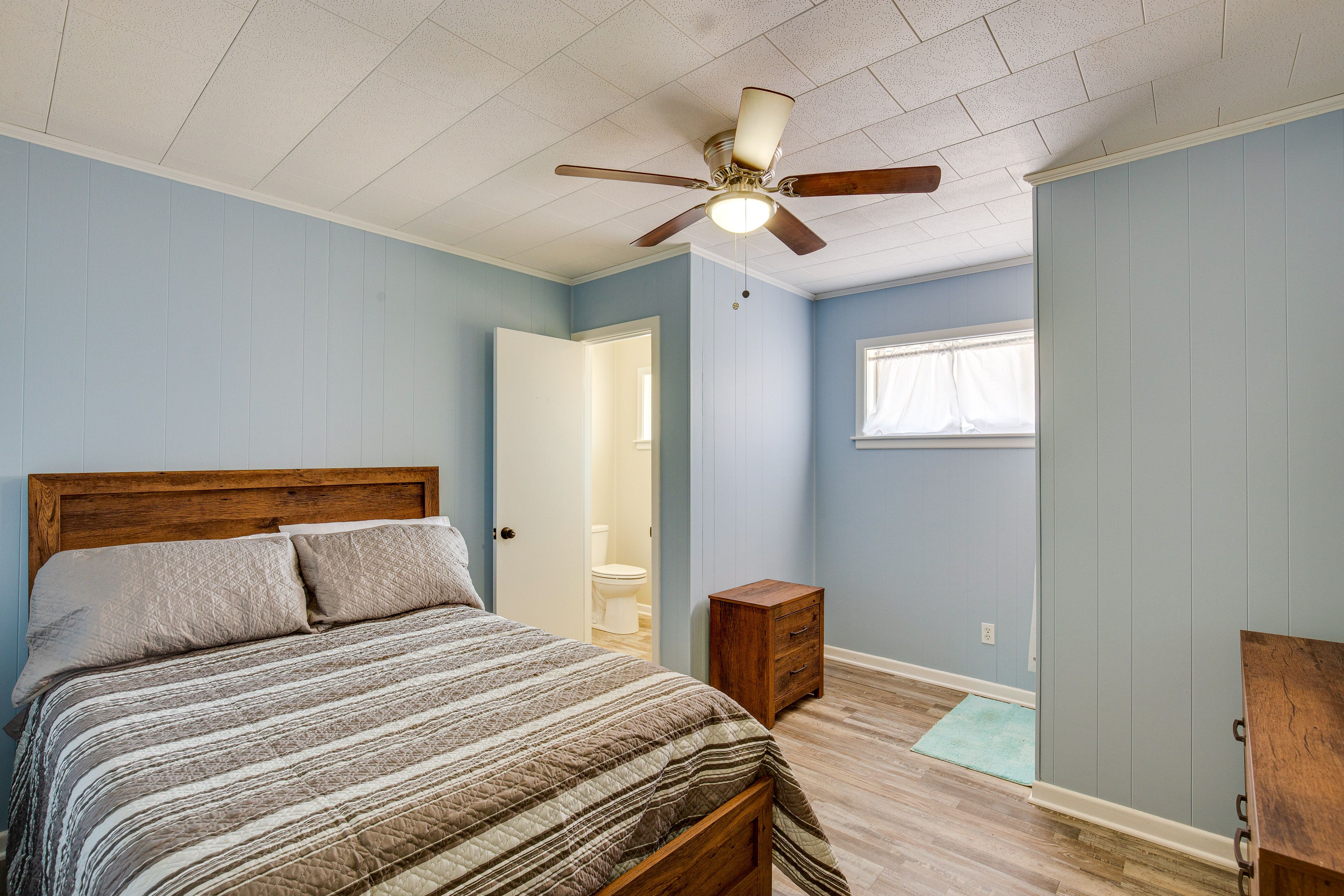 Bedroom 5 | Queen Bed | Open Shower | En-Suite Bathroom