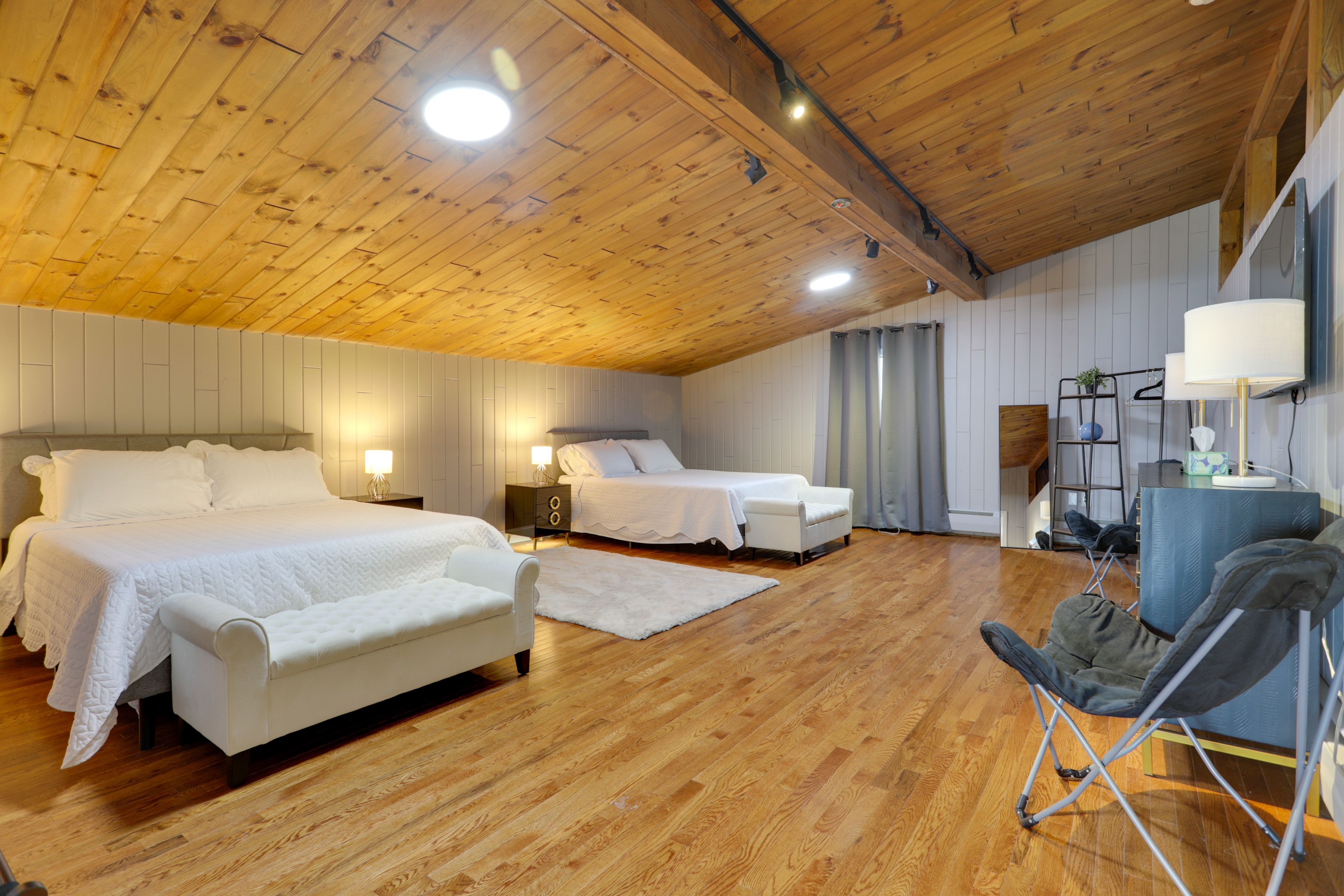 Bedroom 5 | Main Floor | 2 Queen Beds | Smart TV