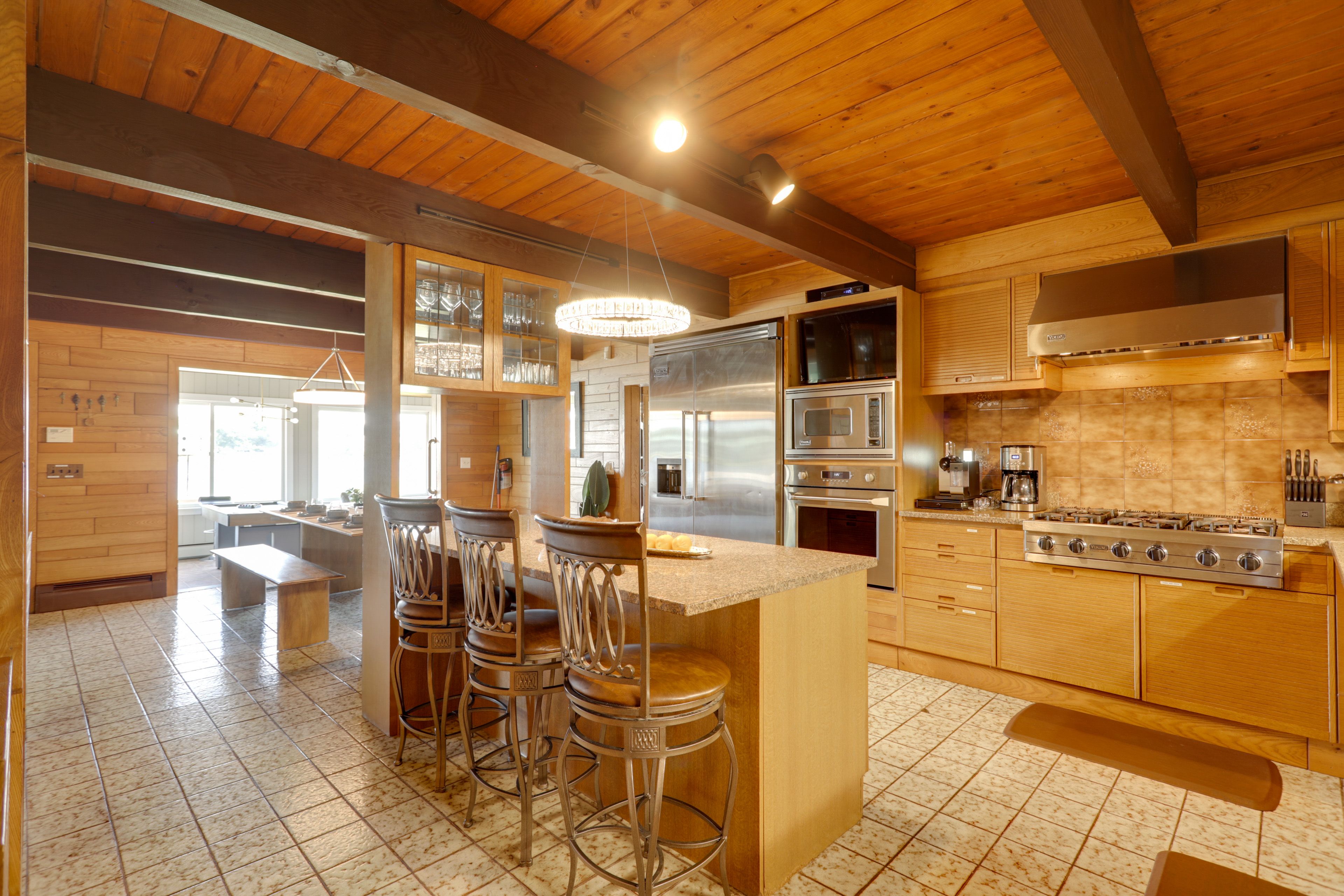 Gourmet Kitchen | Toaster | Organic Coffee, Tea & Snacks