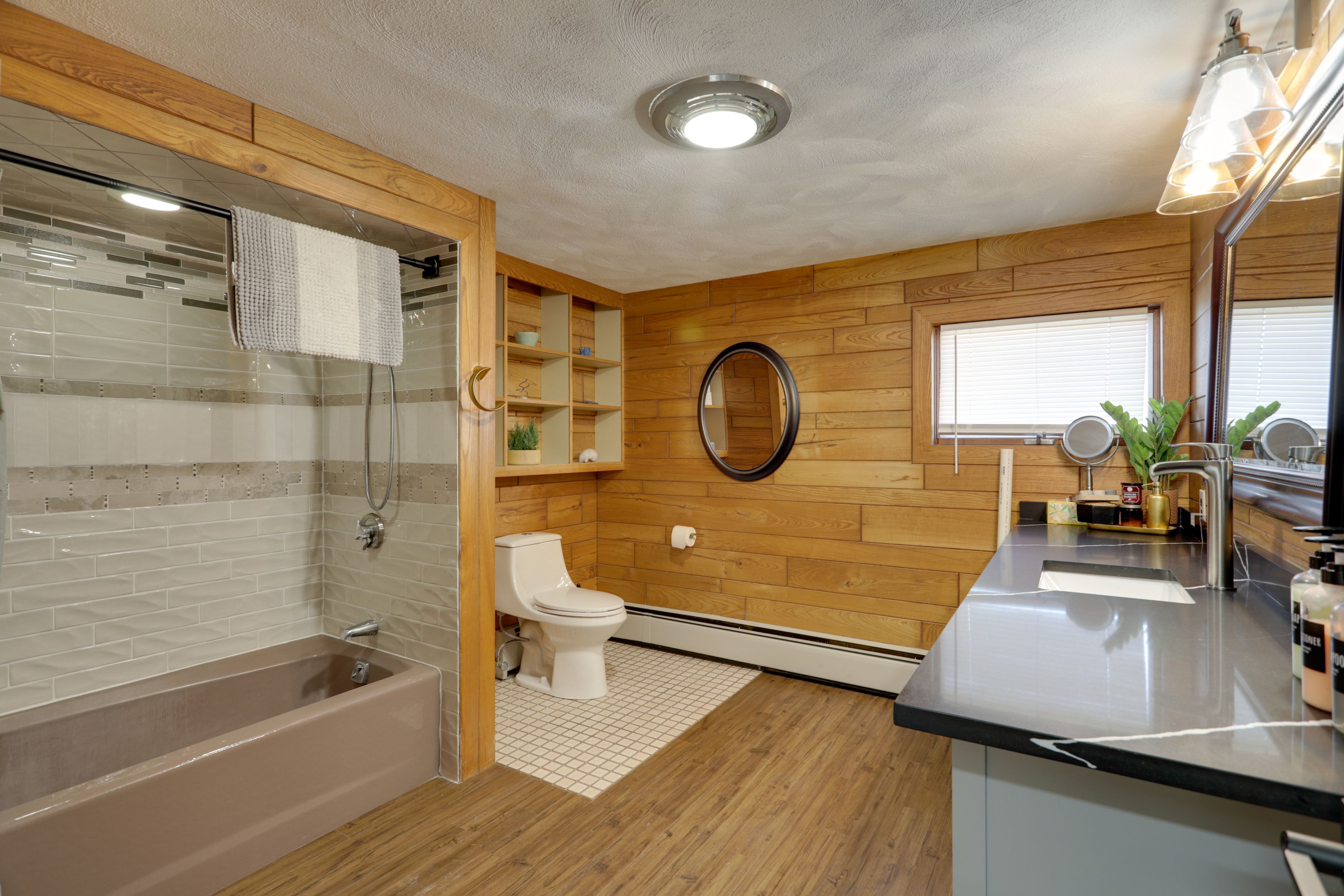 Full Bathroom | Complimentary Toiletries | Hair Dryer | Towels Provided