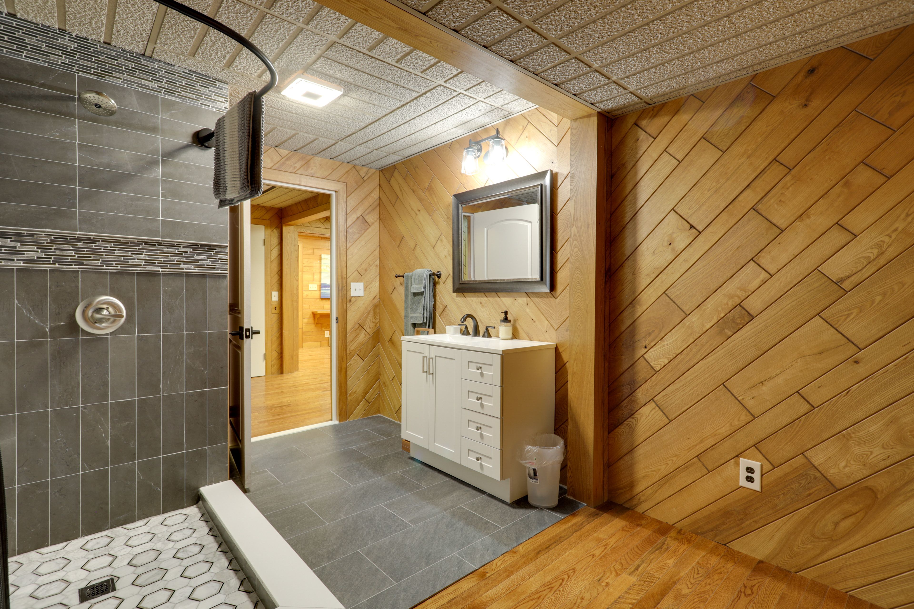 Full Bathroom