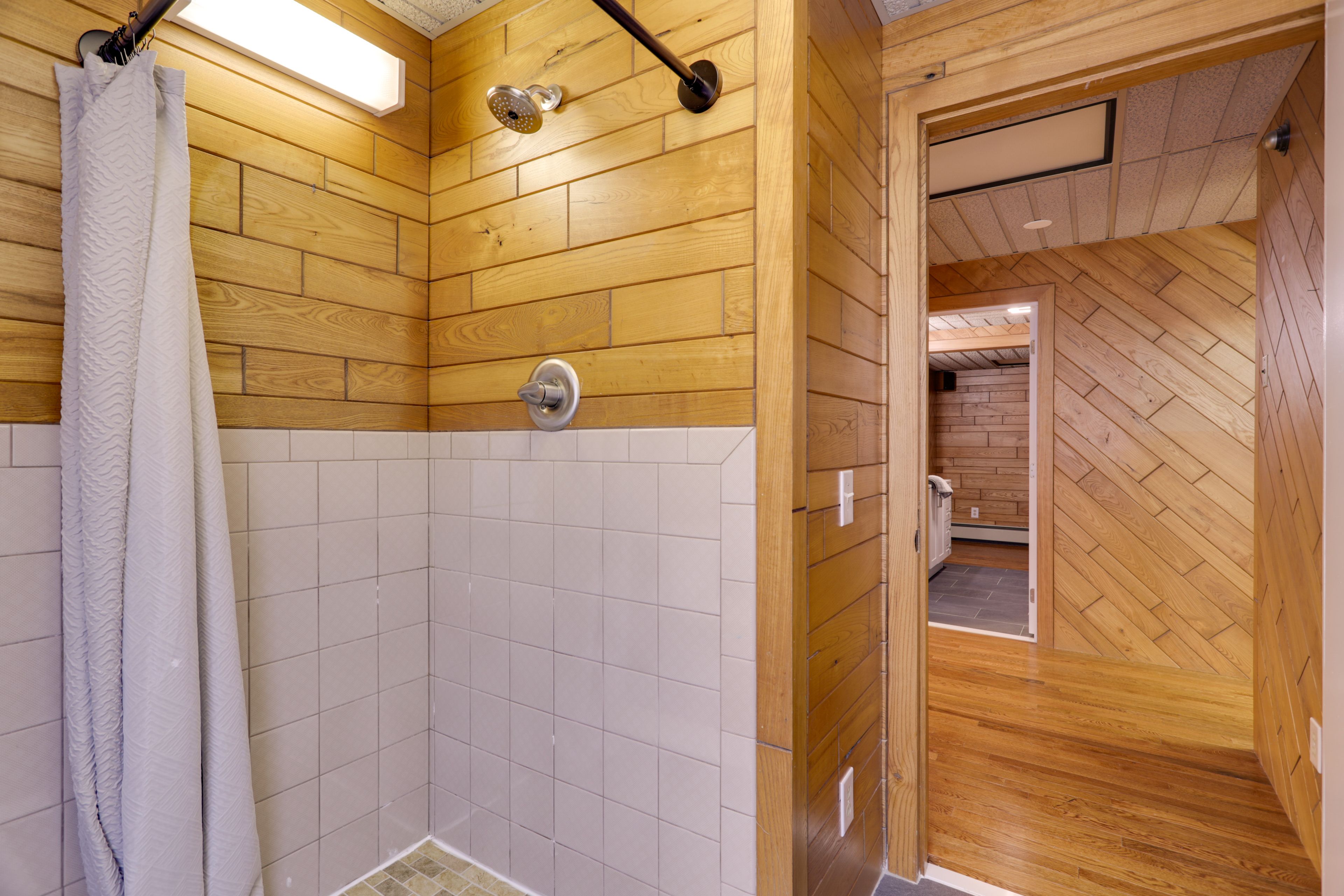 Bonus Shower | Lower Level