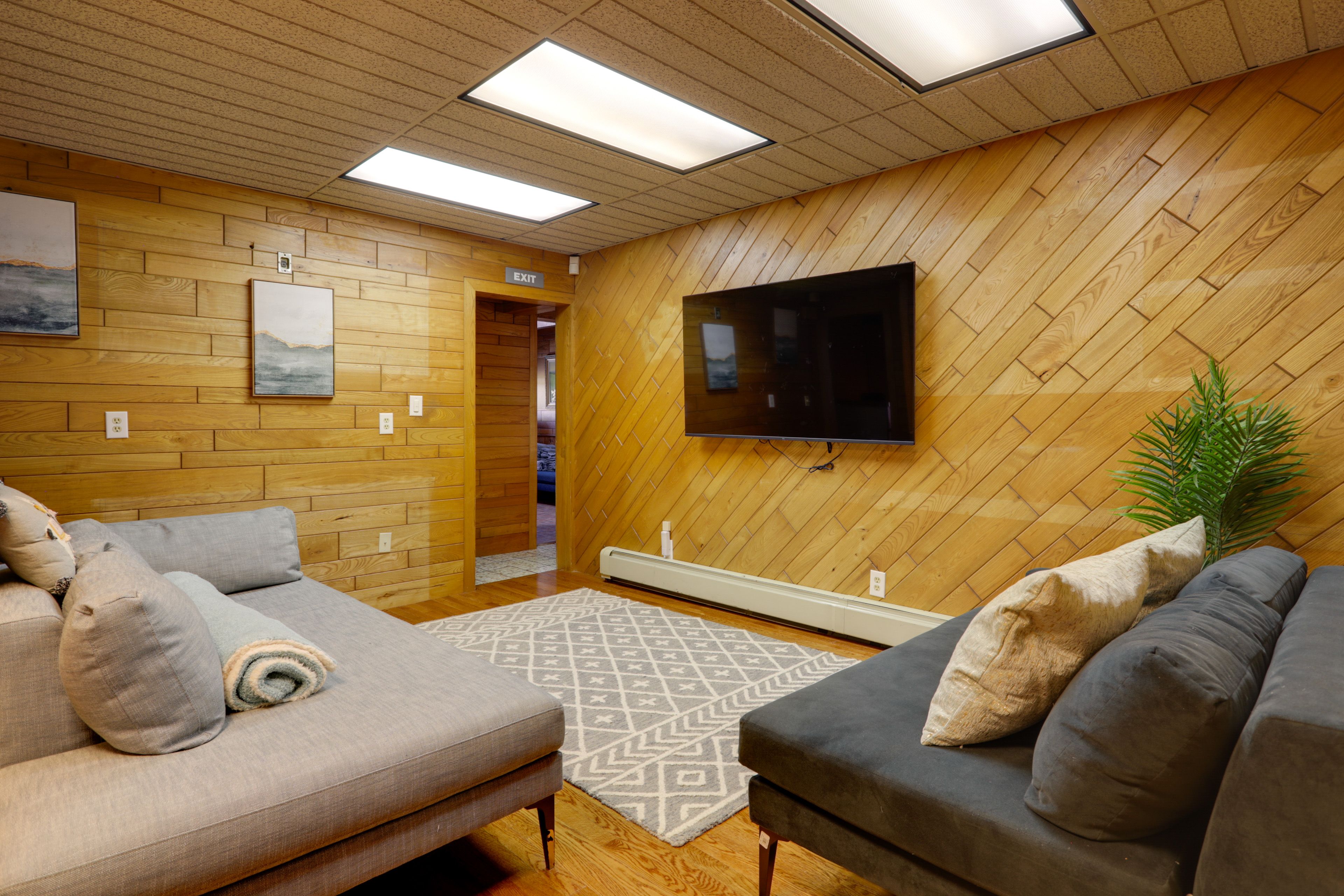 Family Room | Lower Level | Smart TV