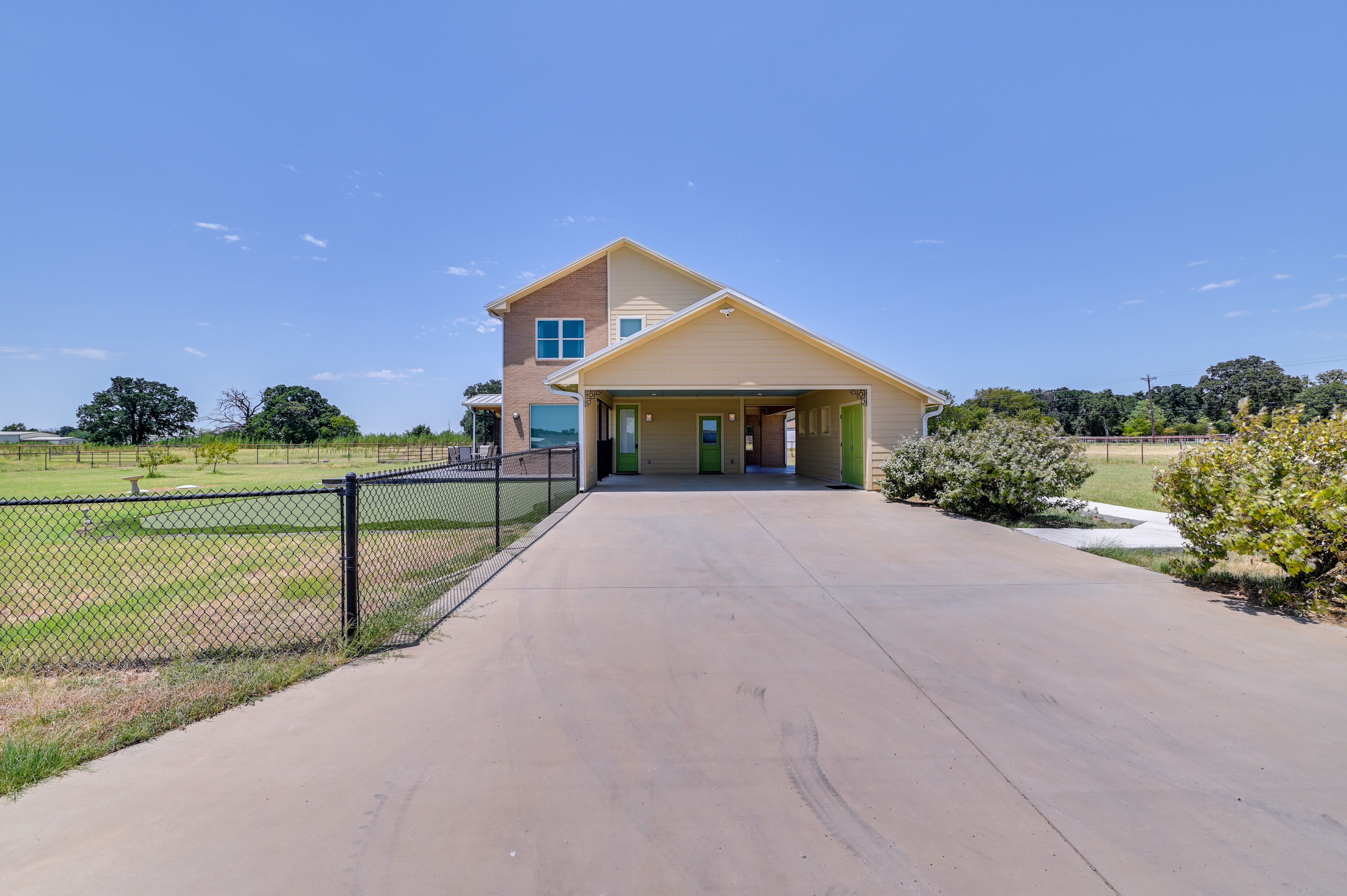 Parking | Carport (2 Vehicles) | Driveway (10 Vehicles) | Garage (5 Vehicles)