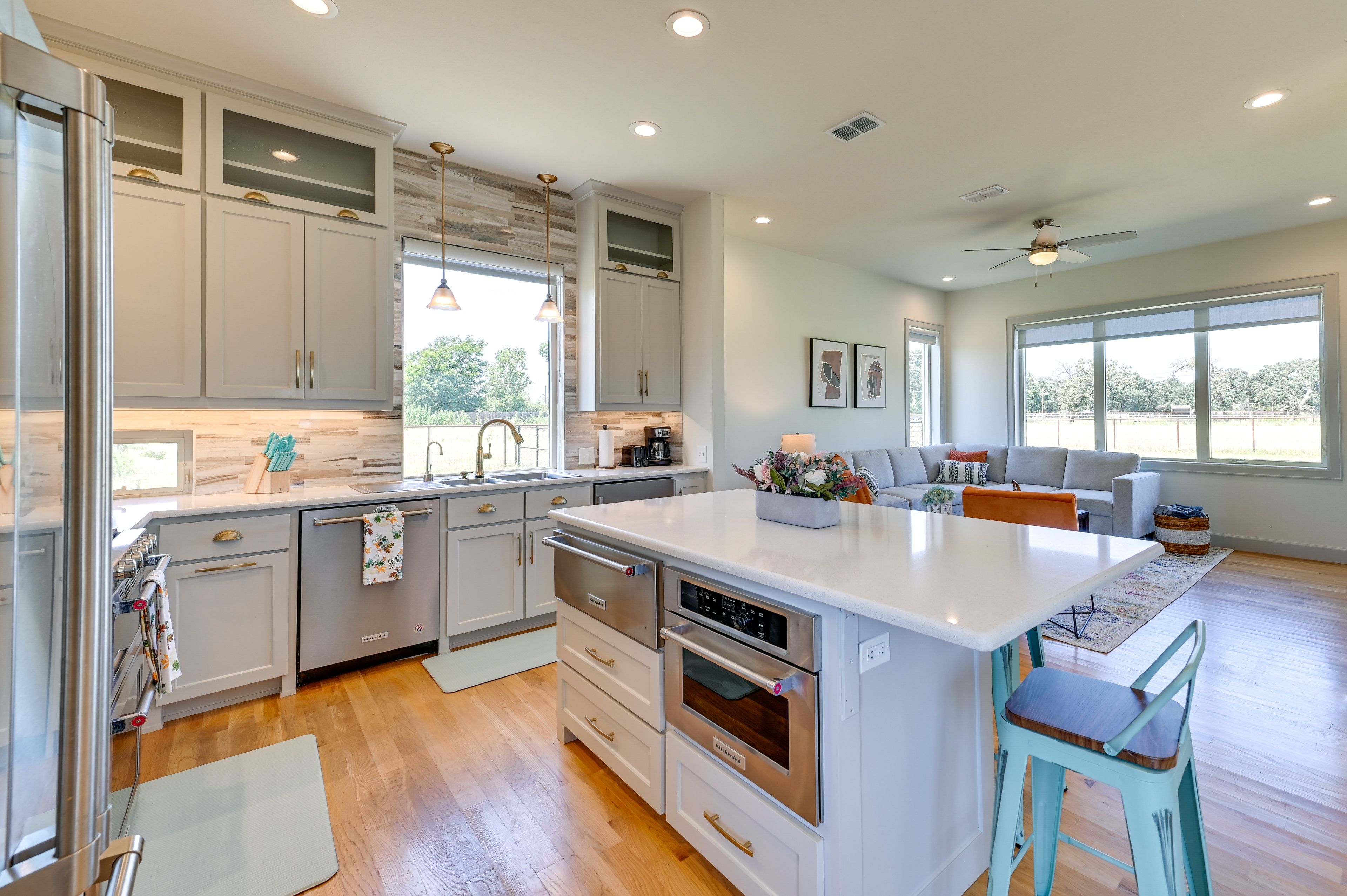 Kitchen | Dishwasher | Island Seating