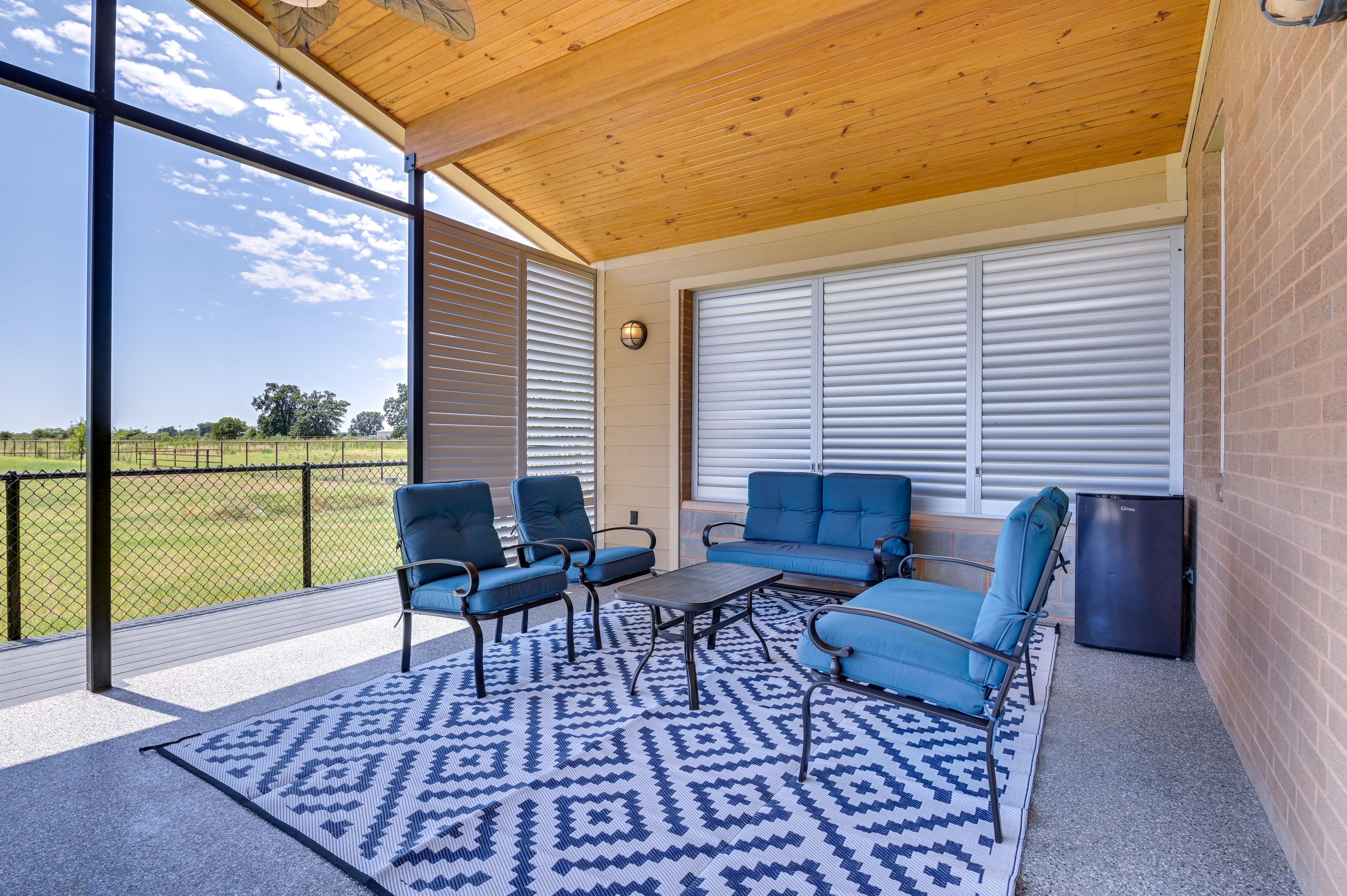 Covered Patio | Outdoor Seating