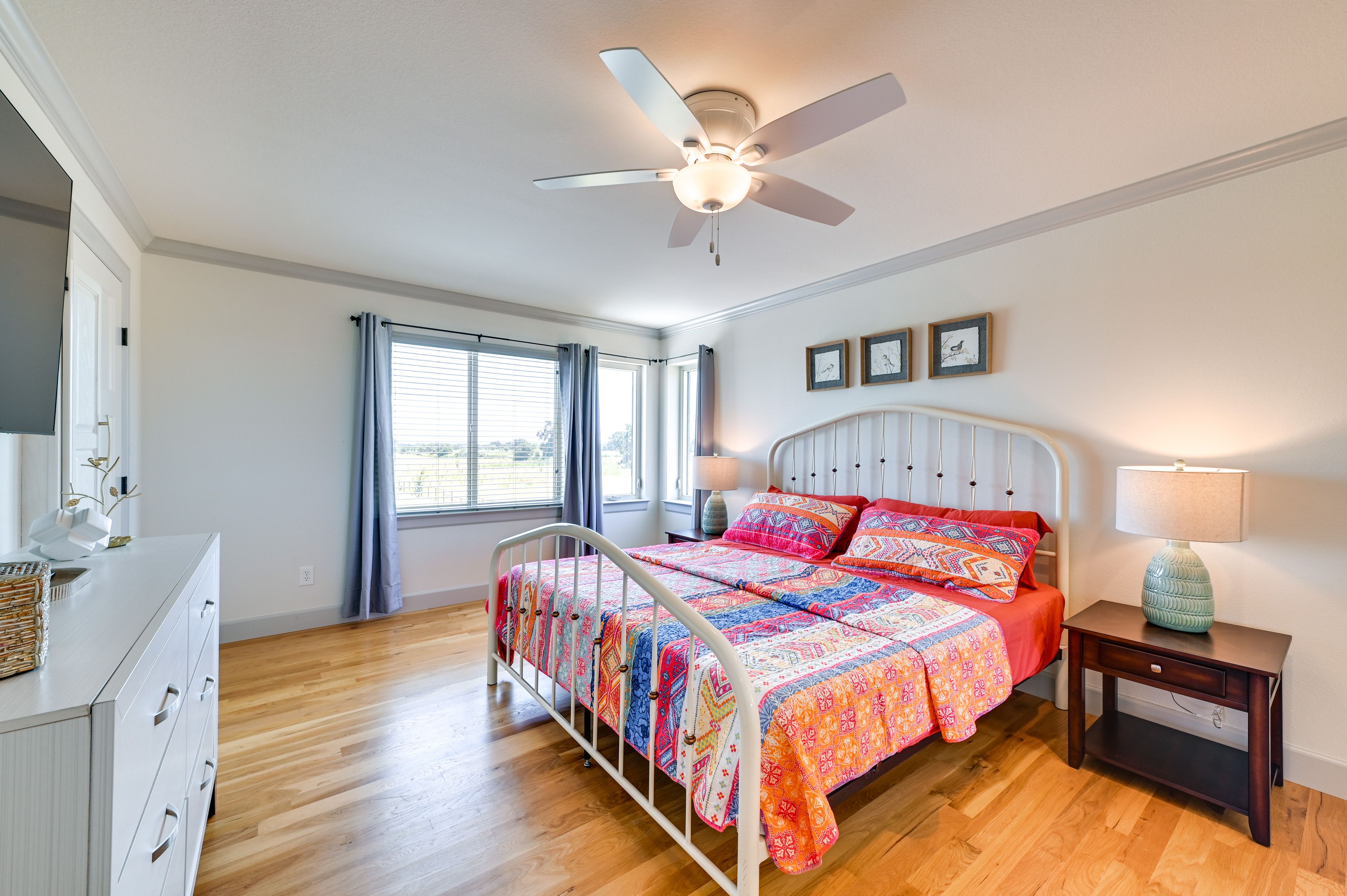 Bedroom 1 | King Bed | Smart TV