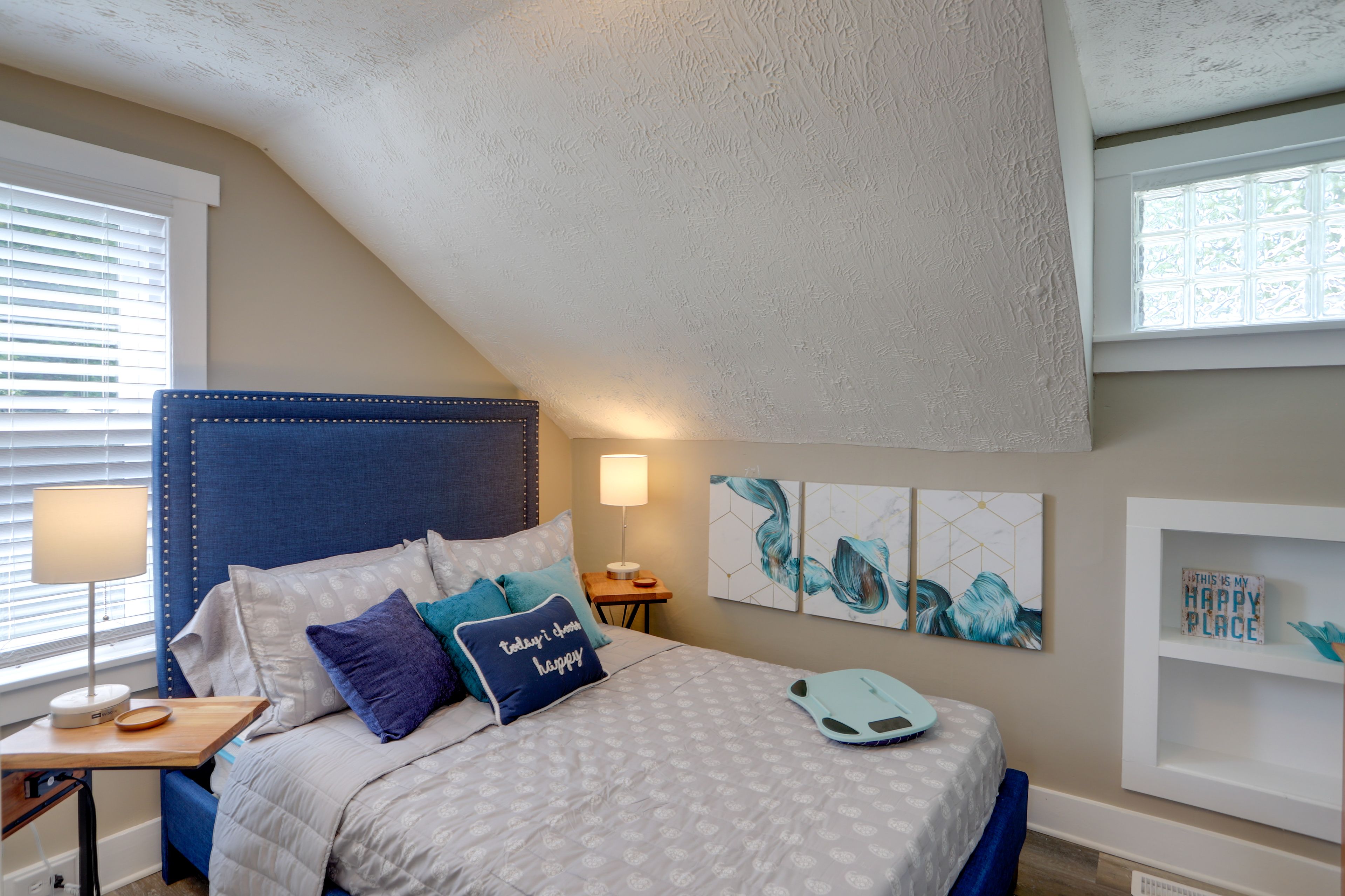 Bedroom 2 | Full Bed | Smart TV