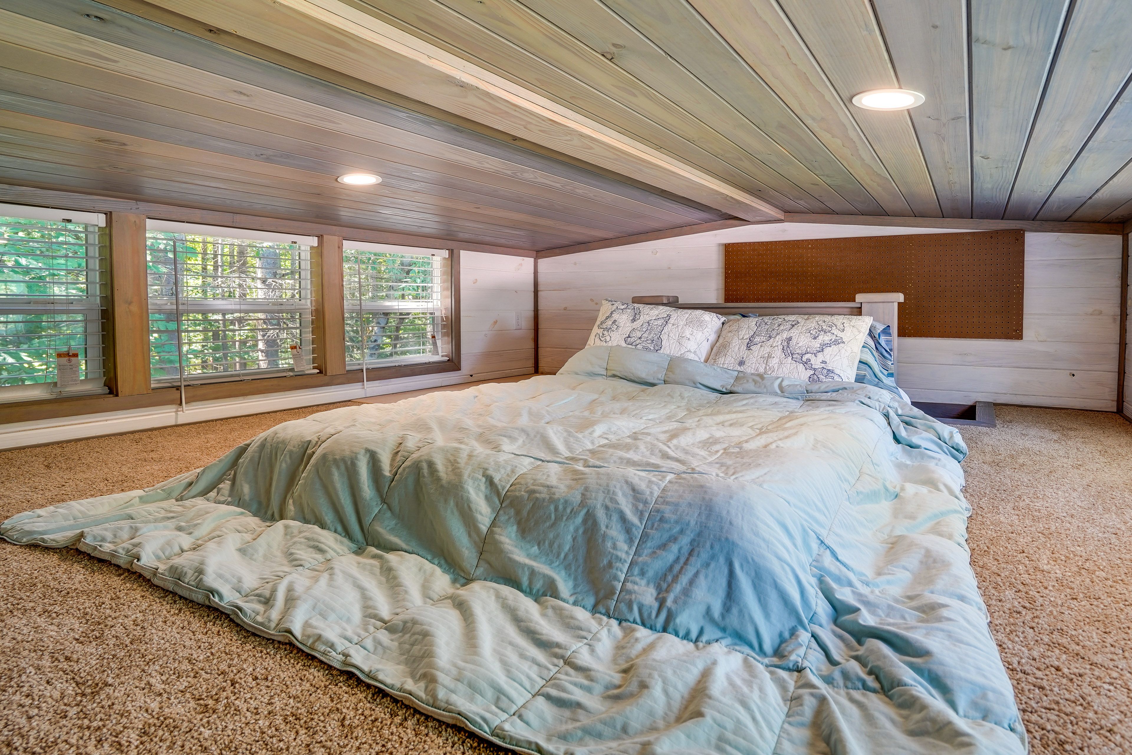 Loft | Queen Bed | Smart TV