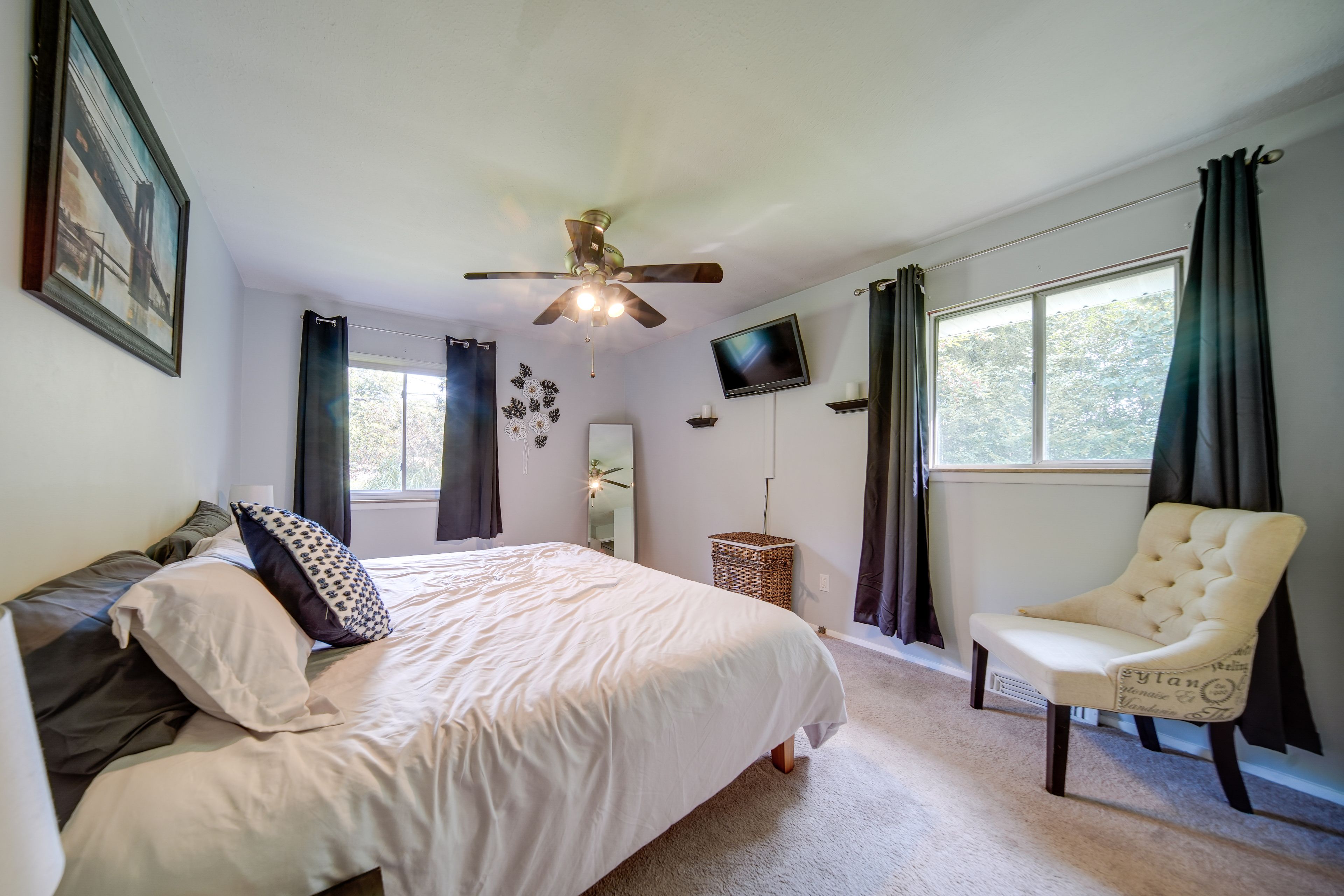 Bedroom 1 | Main Level | King Bed | Linens Provided
