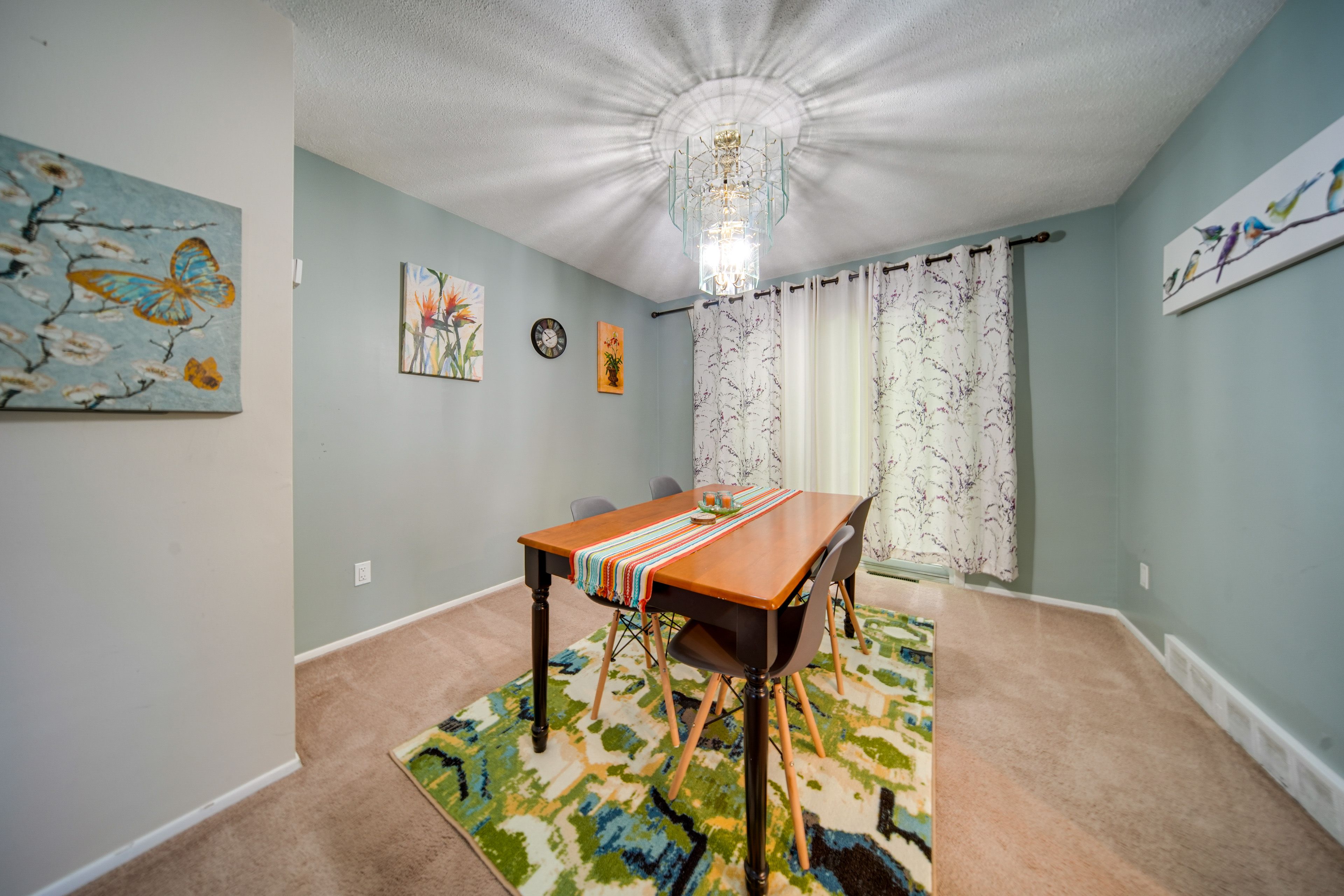 Dining Room | Dishware Provided