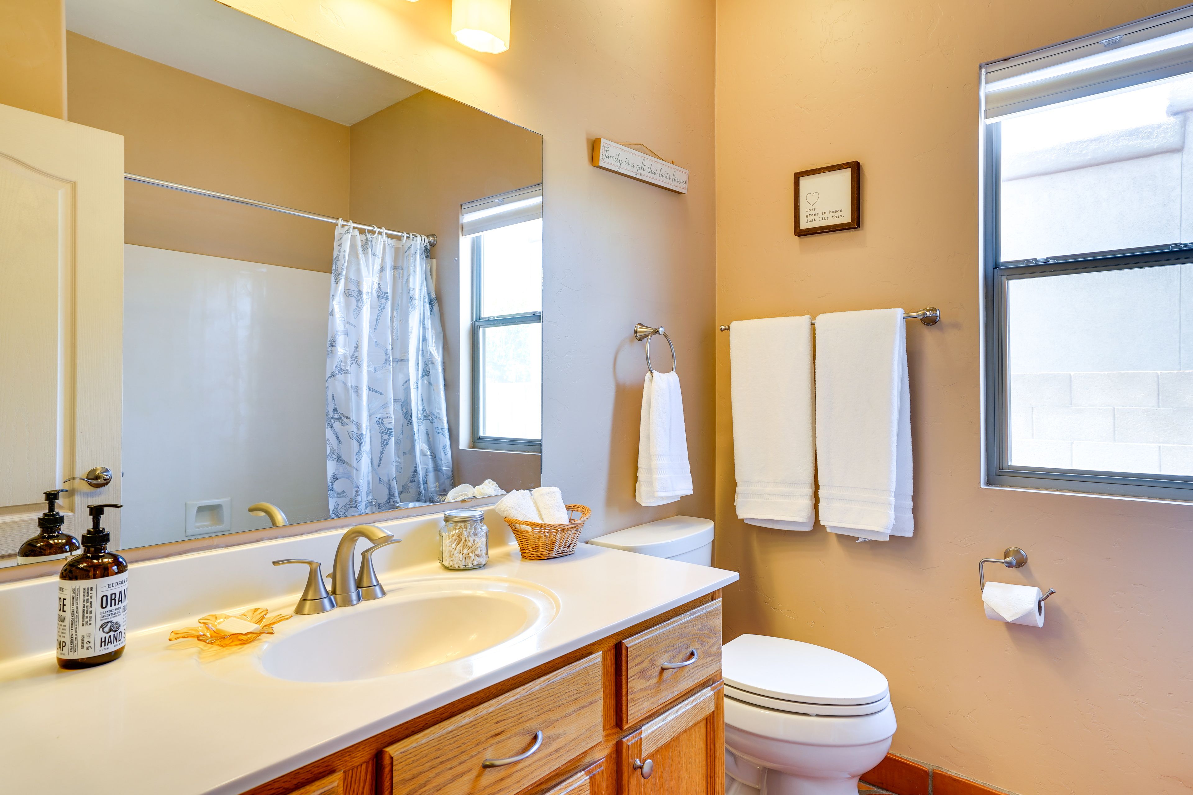 Full Bathroom | Shower/Tub Combo