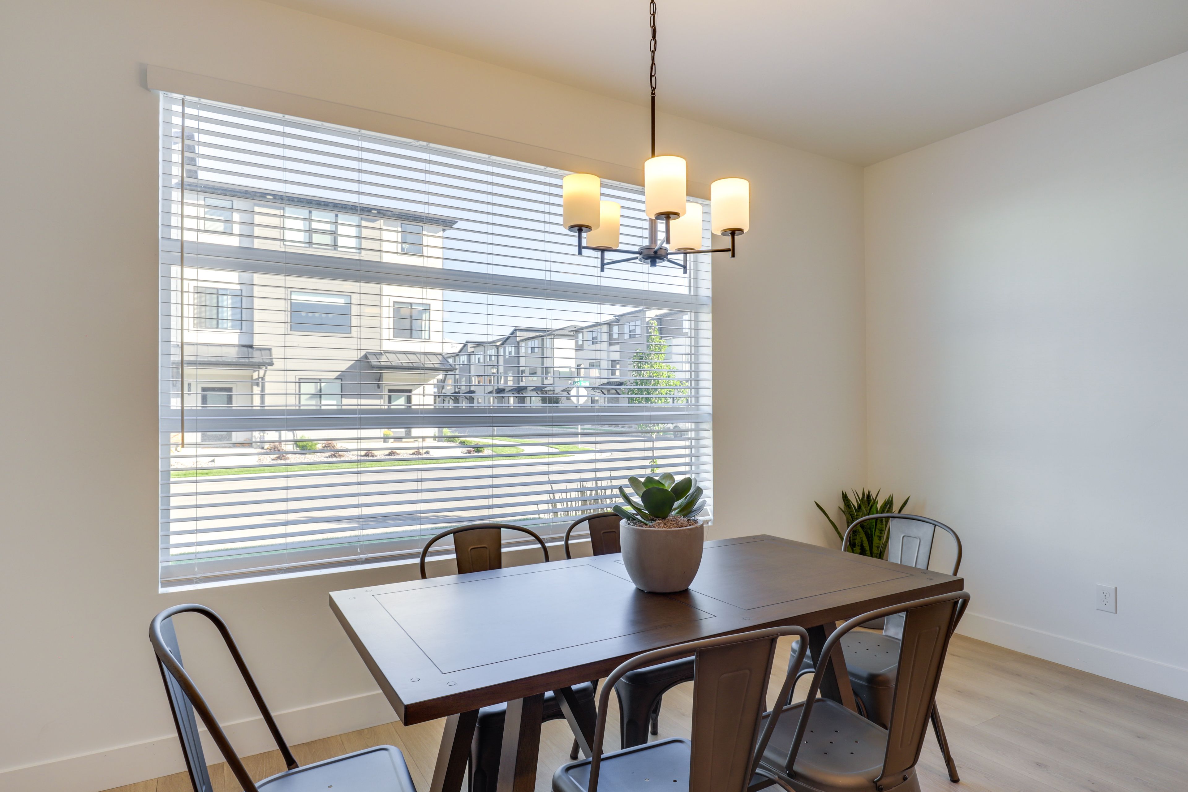 Dining Area | Dishware & Flatware Provided