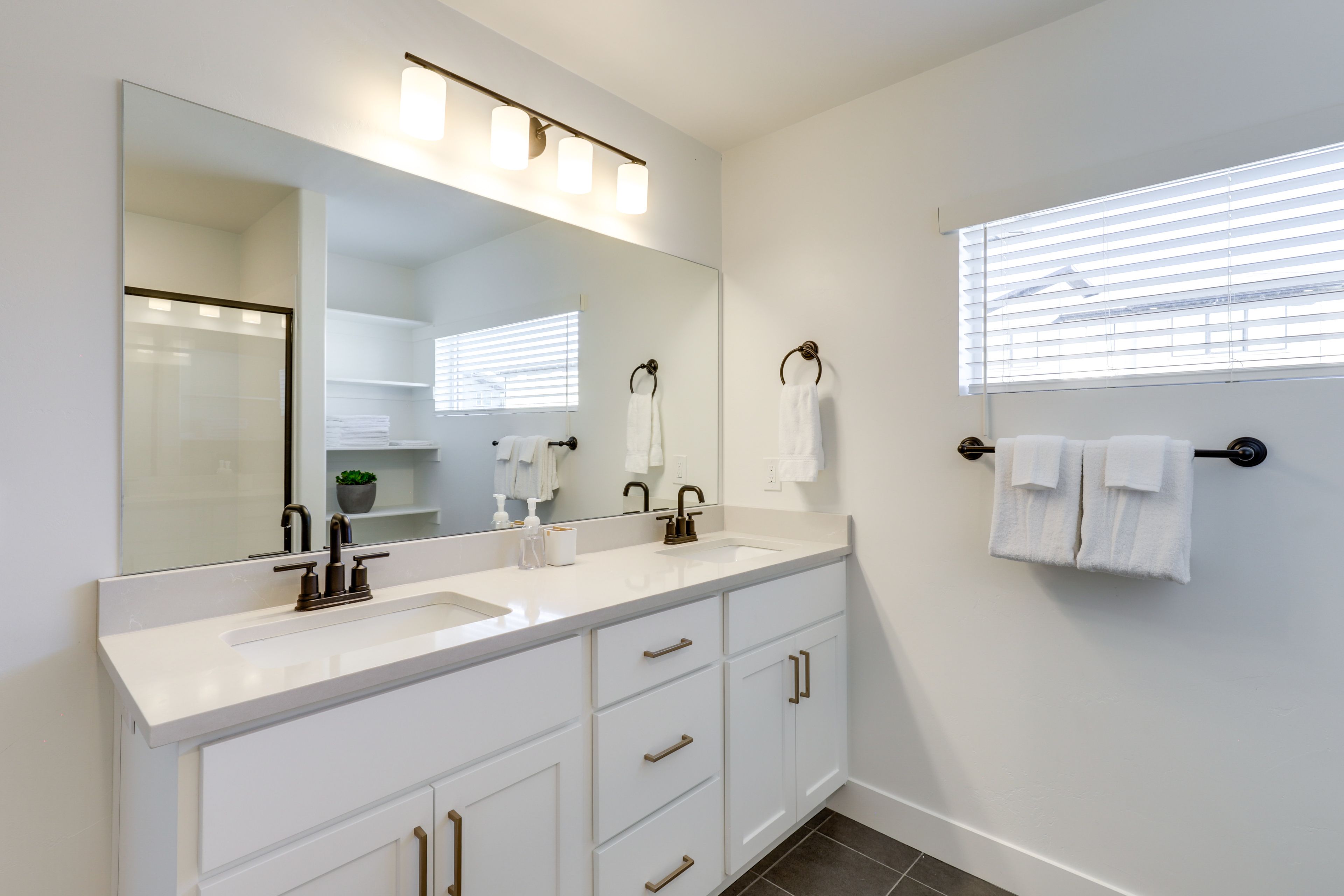 Full Bath | 2nd Floor