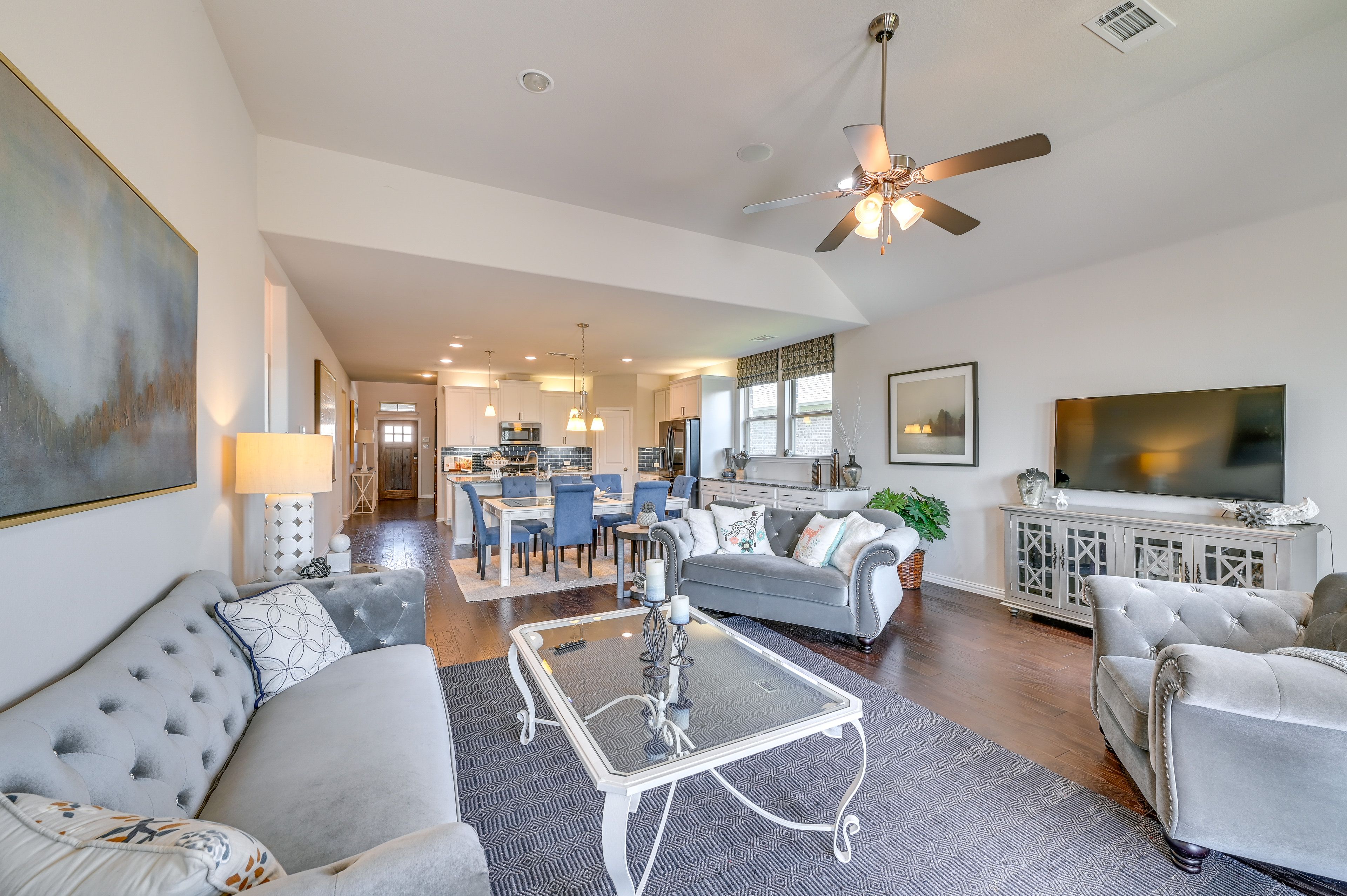 Living Room | Smart TV | WiFi | Central A/C