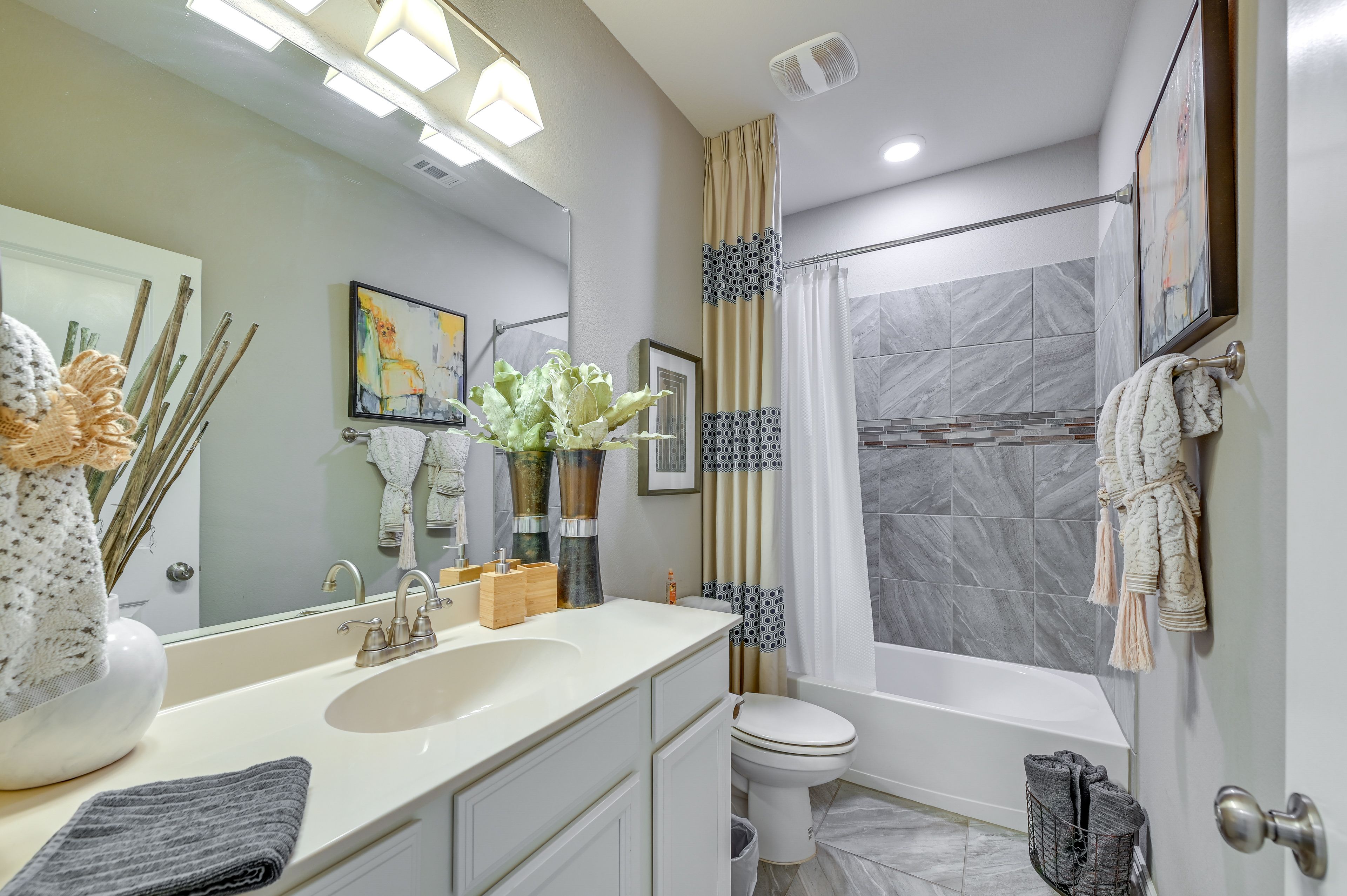 Bathroom | Towels Provided | Complimentary Toiletries