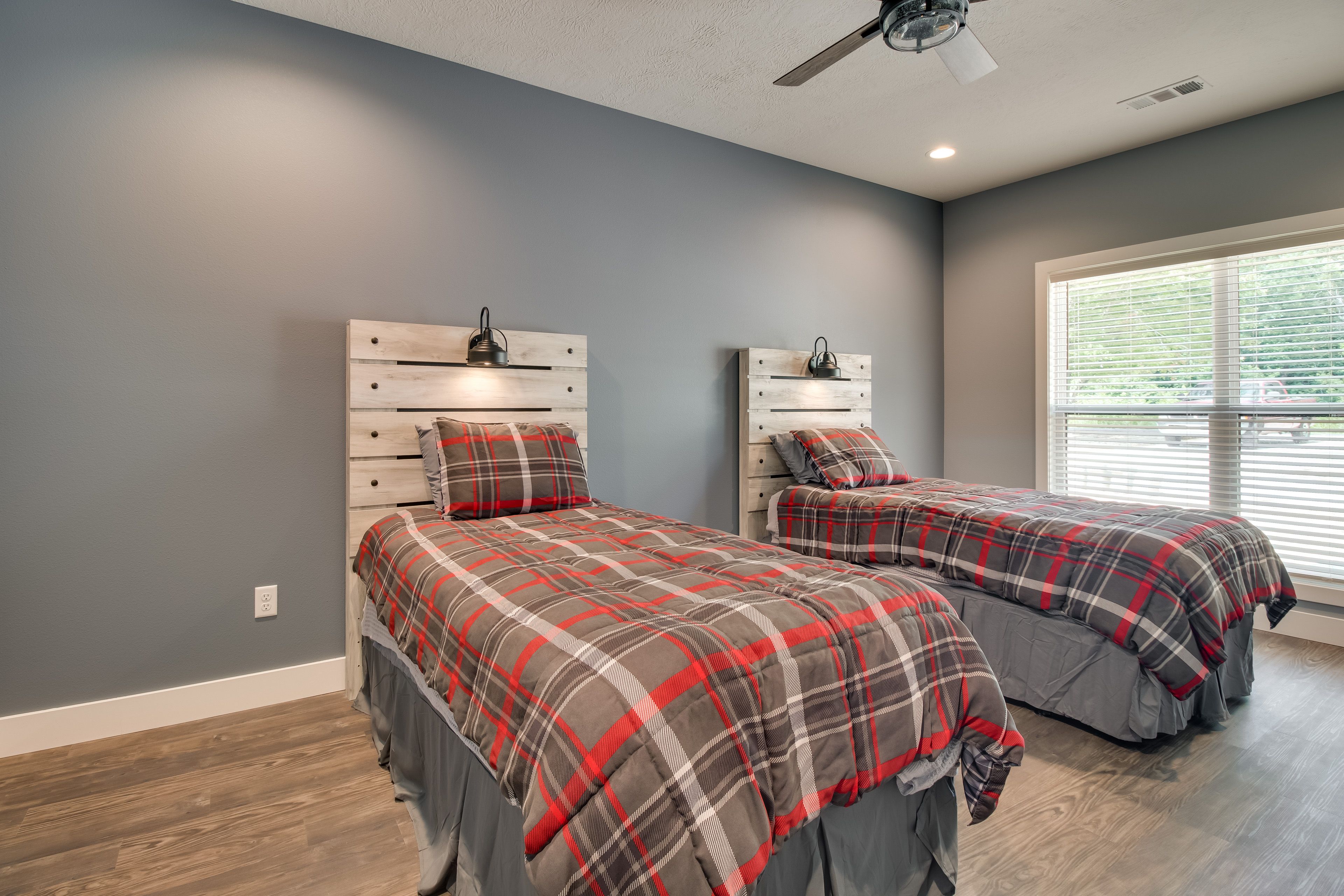 Bedroom 2 | 2 Twin Beds