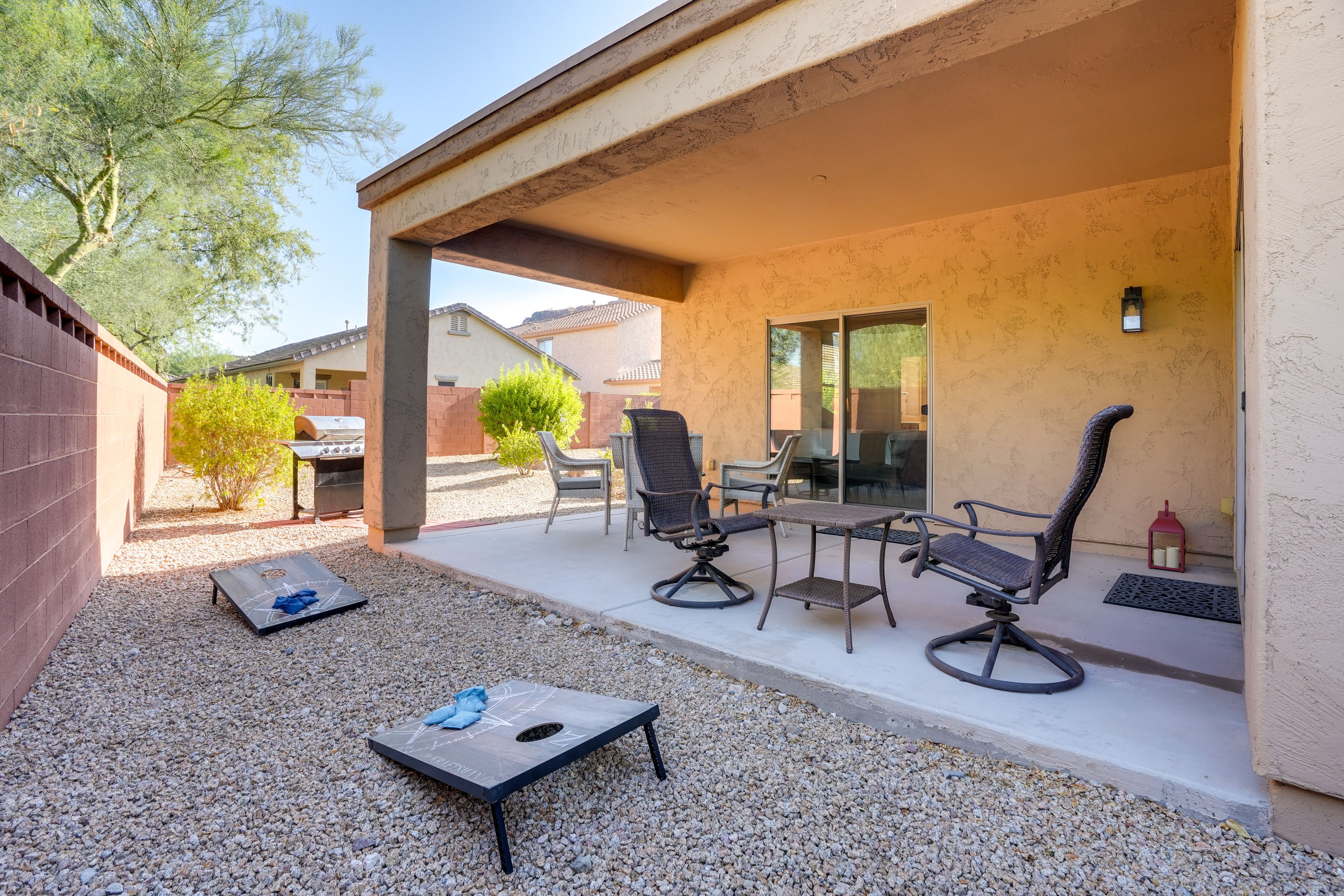 Peoria Vacation Rental | 4BA | 2BA | 2,056 Sq Ft | 1 Step Required