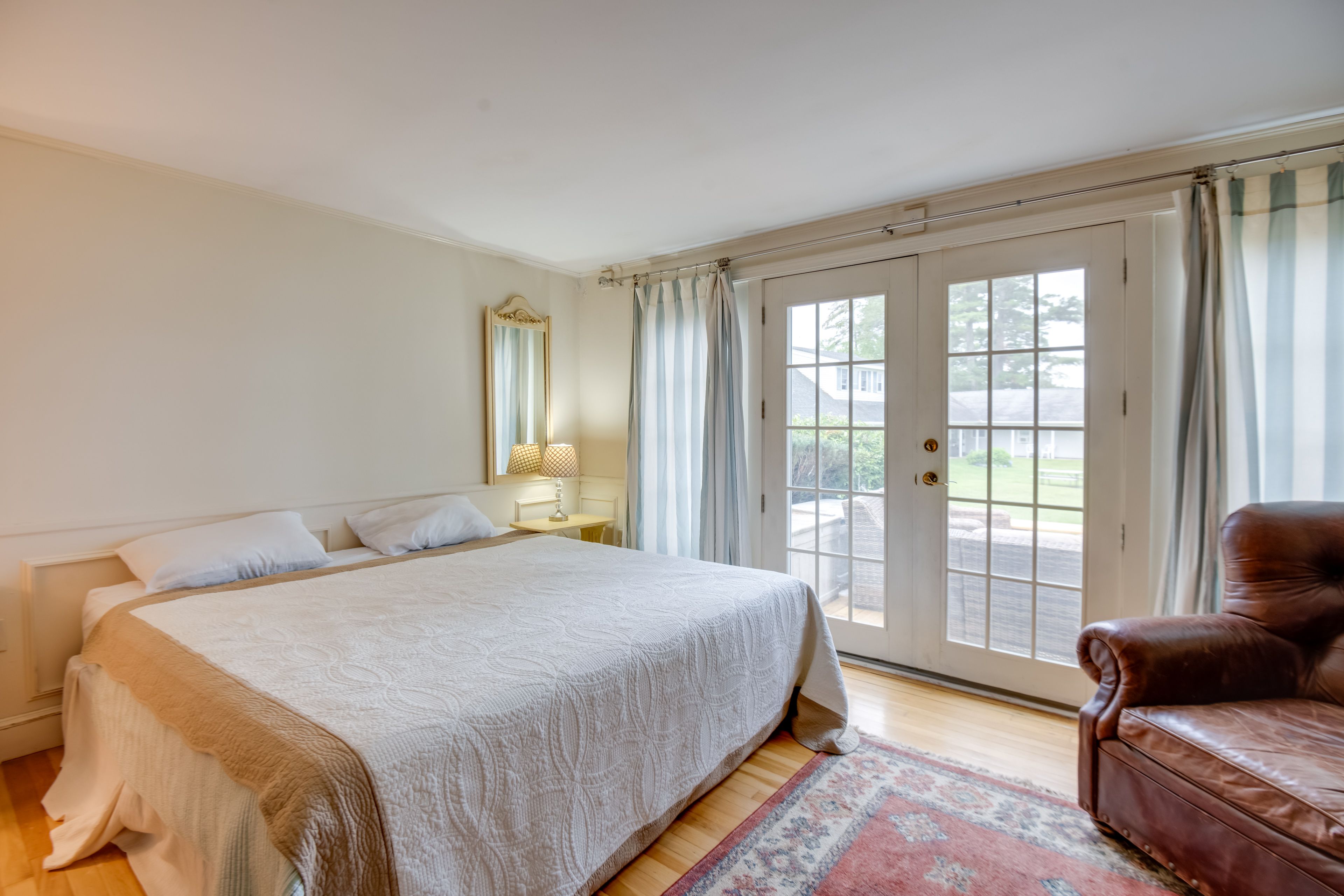 Bedroom | King Bed | Smart TV