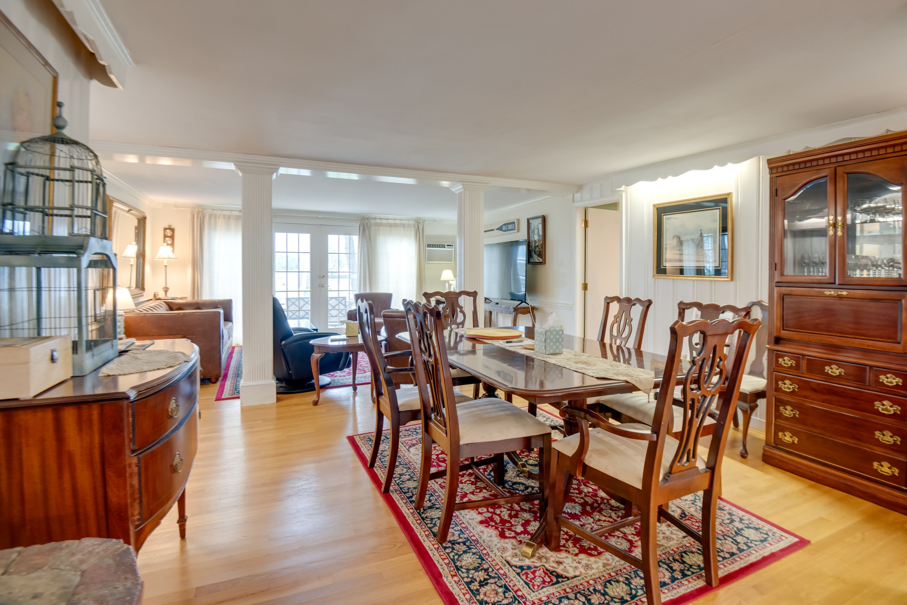 Dining Area | Dishware/Flatware